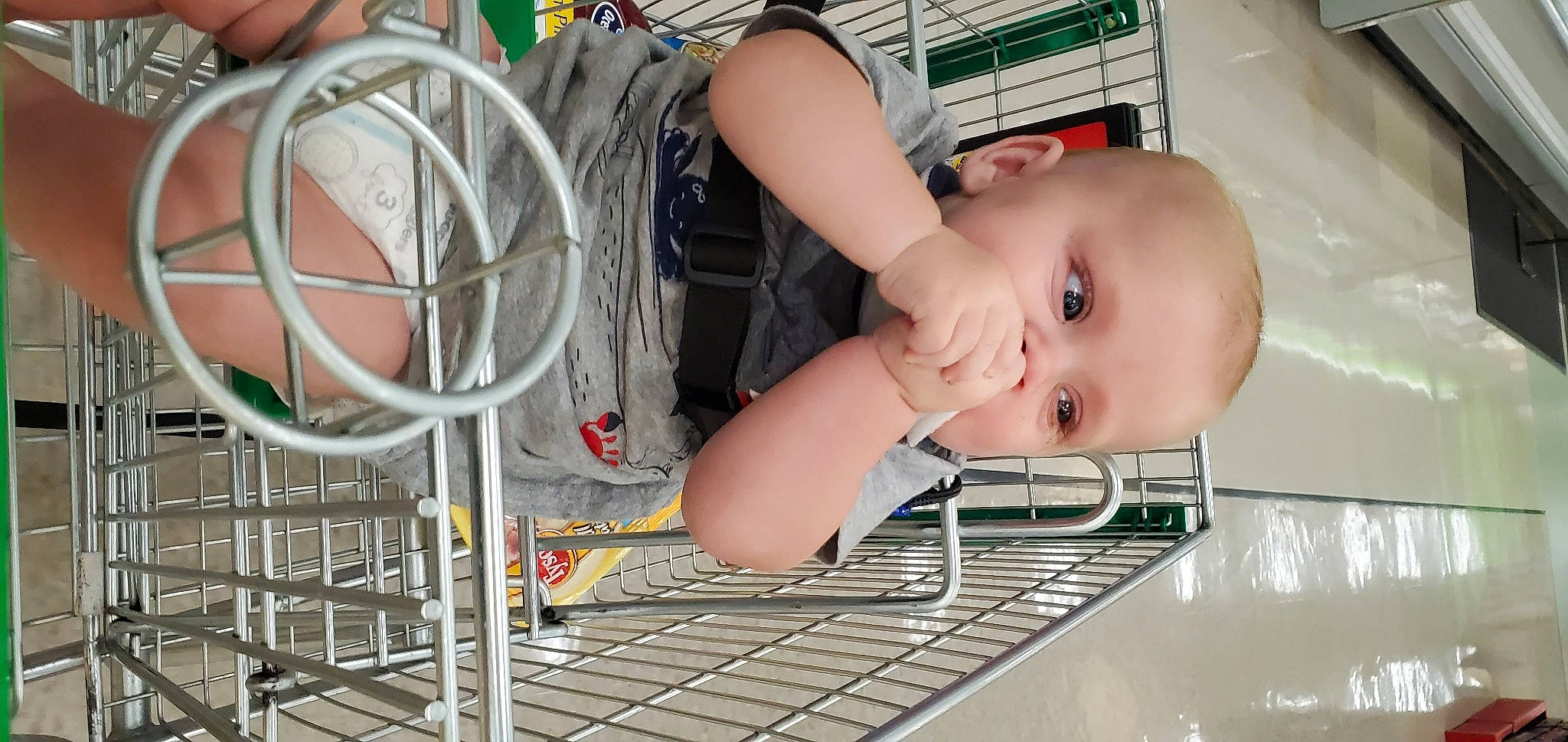 Justin is registered to the contest to win money with this photo: baby, child, dishwasher, person