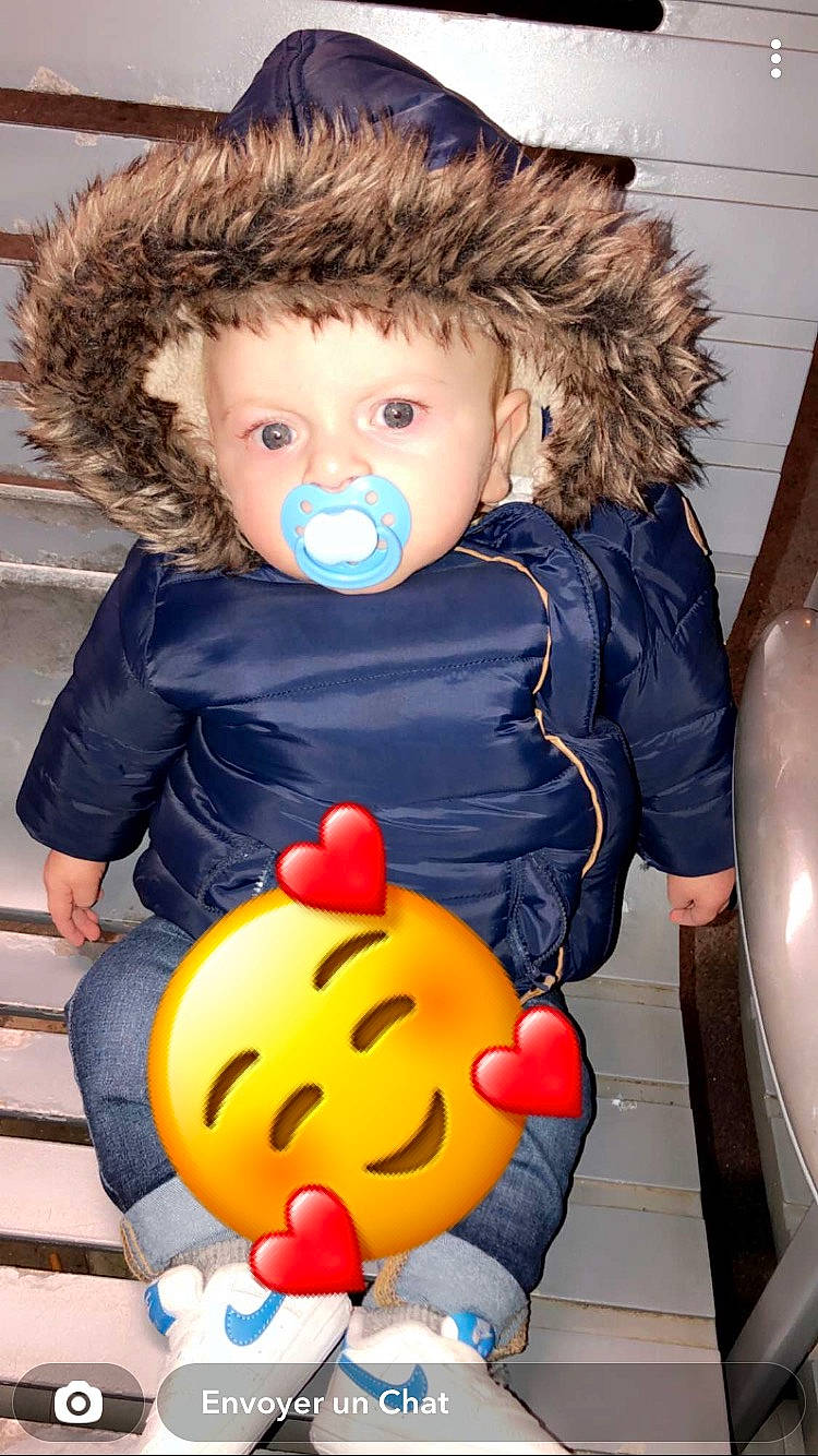 Kayden a rejoint le concours — aidez-le/la à gagner de superbes lots ! baby, baby_toddler_clothing, blue, cheek, eye, fedora, fun, hairstyle, happy, hat, mouth, nose, organ, people, person, photograph, product, skin, toy, white