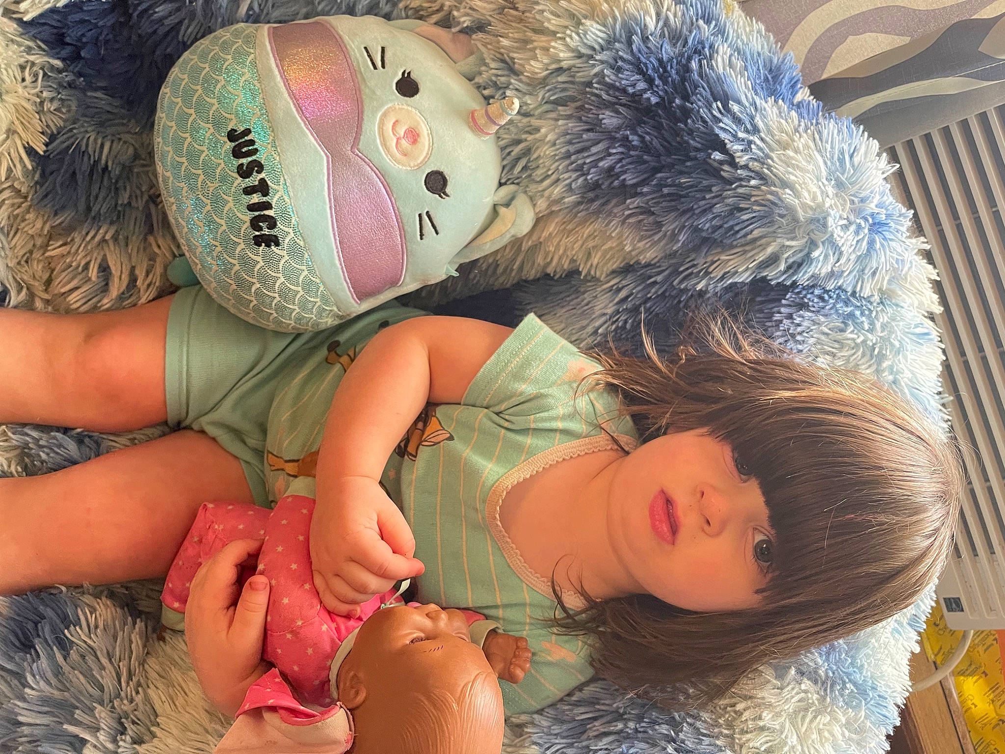 Justice is registered to the contest to win money with this photo: arm, cap, comfort, finger, gesture, happy, headgear, human_body, joint, leg, mammal, mouth, nail, people, person, skin, sports_equipment, textile, thigh, toy