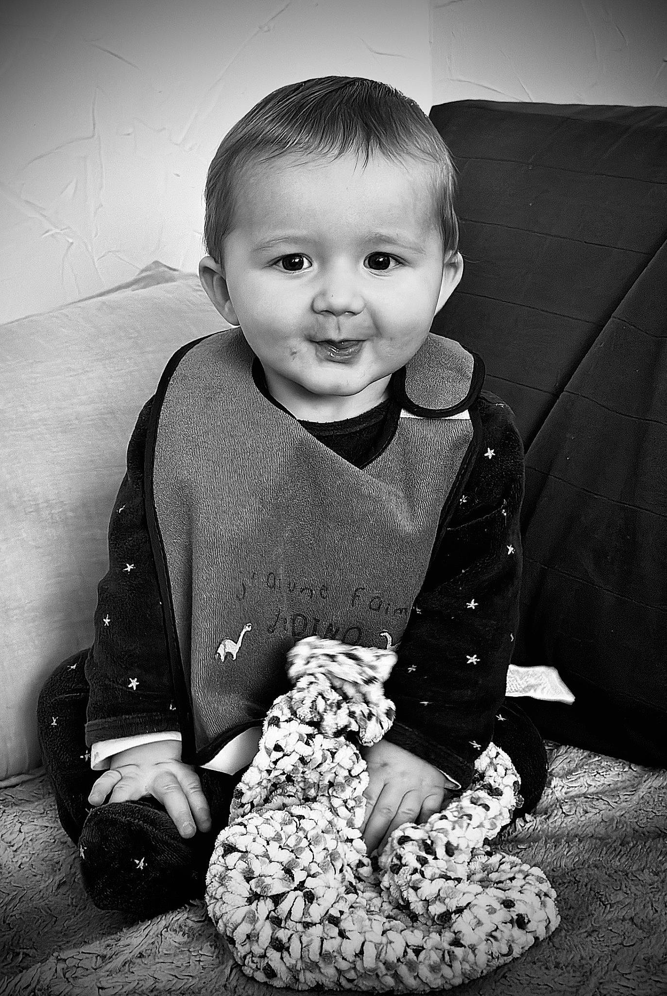Ayden participe au concours pour gagner de l'argent avec cette photo : baby, baby_toddler_clothing, black, black_and_white, cheek, child, face, flash_photography, happy, monochrome, monochrome_photography, pattern, person, sitting, sleeve, smile, standing, style, tints_and_shades, toddler