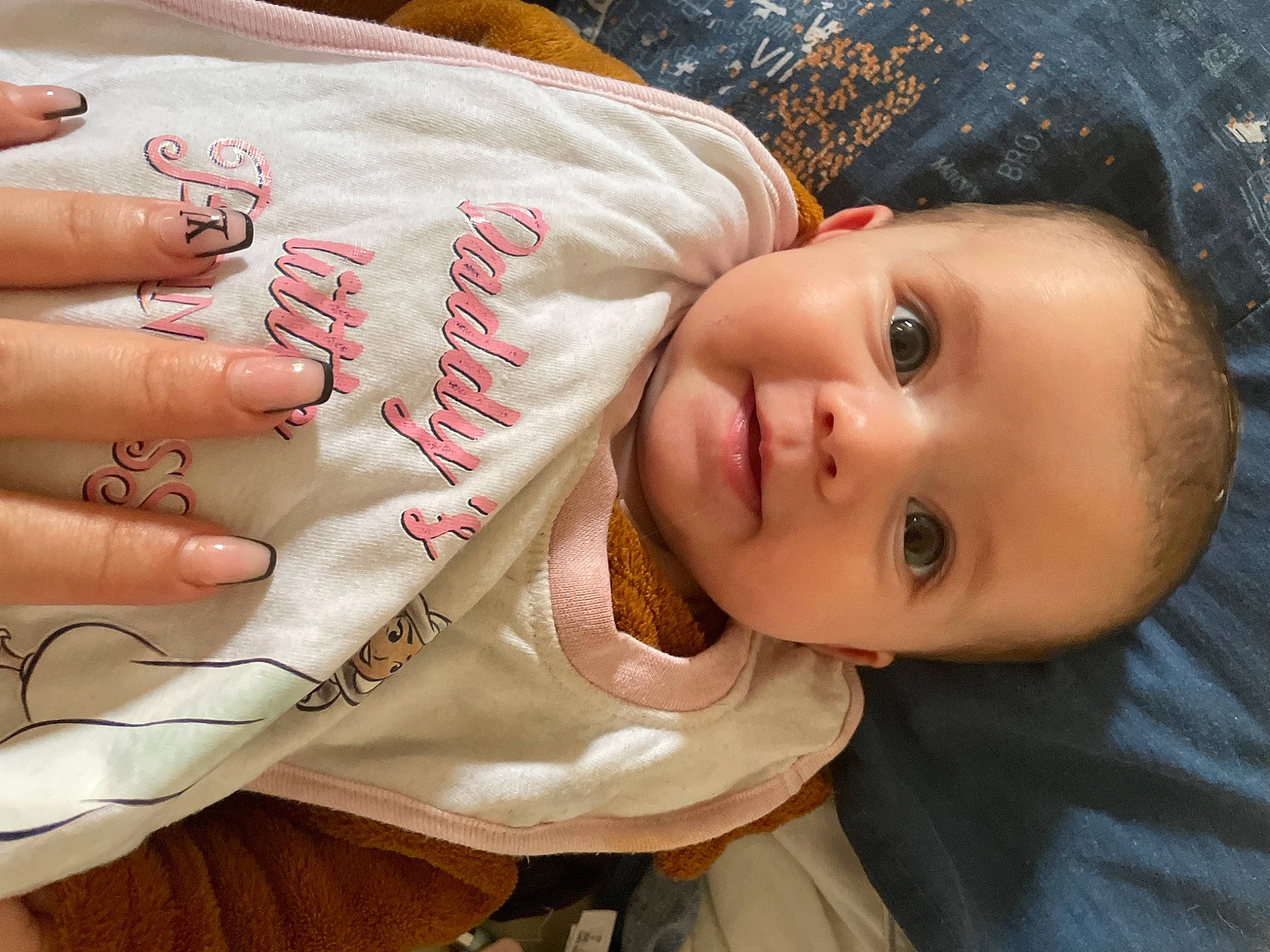 Kathalya participe au concours pour gagner de l'argent avec cette photo : cheek, child, comfort, eye, eyelash, facial_expression, finger, gesture, happy, hat, lip, mouth, nose, person, plant, skin, sleeve, textile, toddler, tree