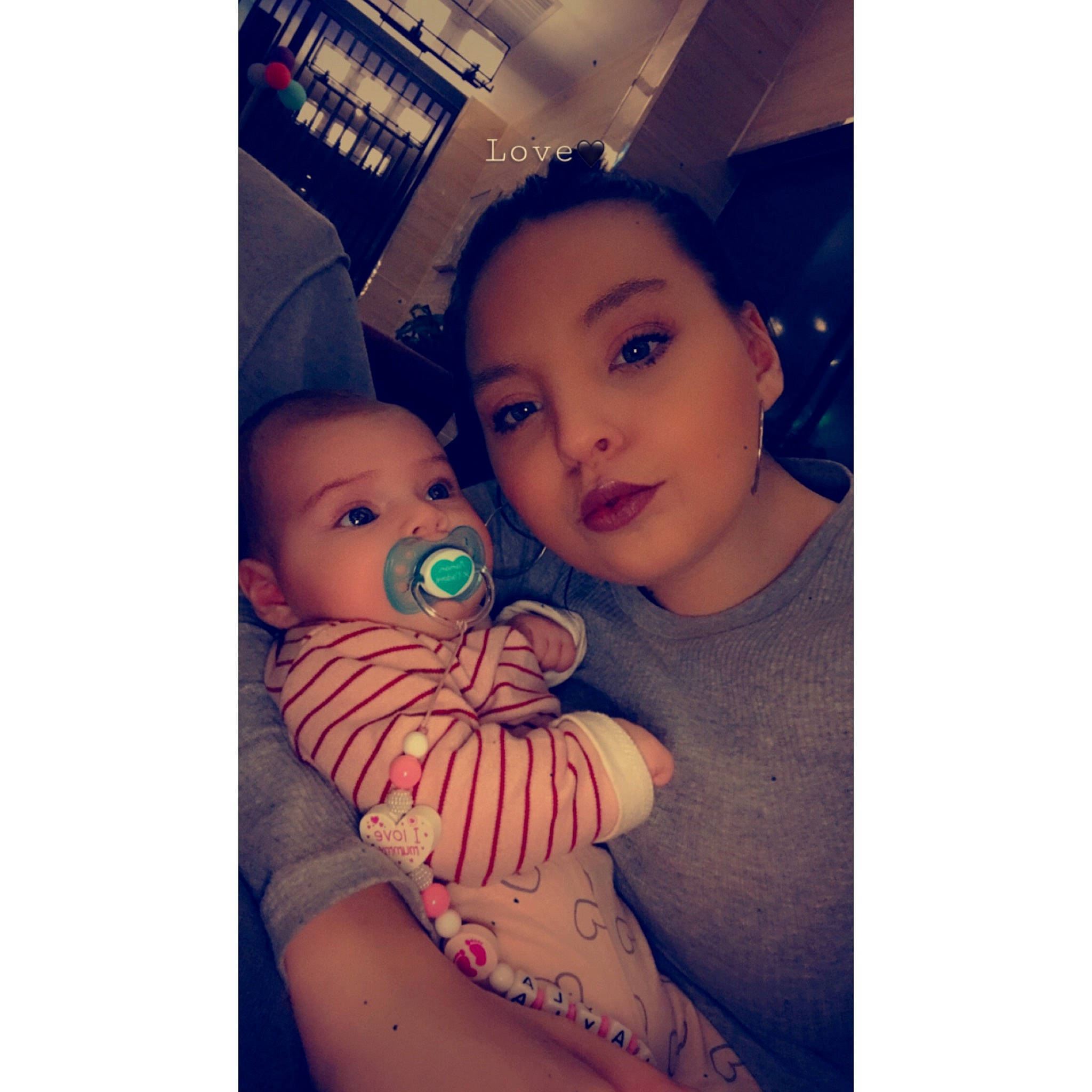 Kayla a rejoint le concours — aidez-le/la à gagner de superbes lots ! abdomen, arm, baby, birth, cheek, child, face, finger, flesh, hand, happy, head, human, love, neck, nose, person, photography, selfie, tattoo