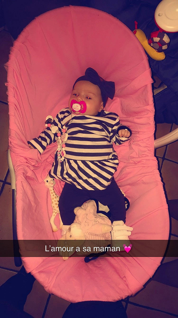 Kayla a rejoint le concours — aidez-le/la à gagner de superbes lots ! baby, child, person, toddler