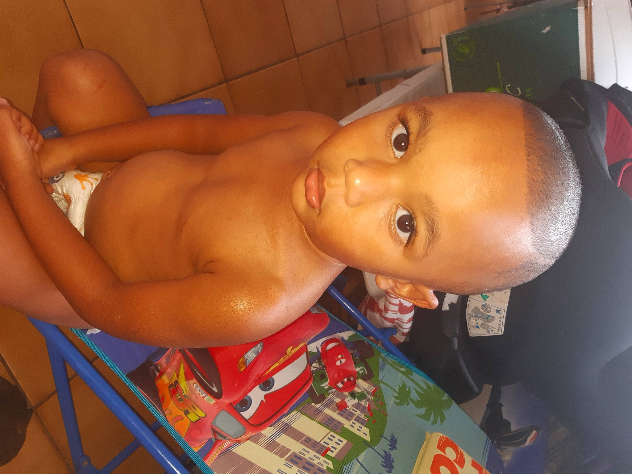 Lyam a rejoint le concours — aidez-le/la à gagner de superbes lots ! abdomen, barechested, bathing, black_hair, cheek, chest, child, chin, elbow, fun, human_body, leisure, mouth, muscle, navel, neck, person, stomach, thigh, thumb