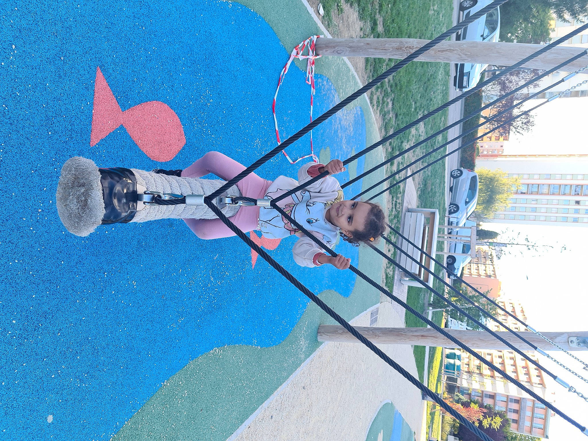 Cyrine participe au concours pour gagner de l'argent avec cette photo : art, azure, building, city, electric_blue, electricity, facade, fun, joy, leisure, outdoor_play_equipment, person, pole, public_utility, recreation, shadow, slope, stairs, tree, urban_design