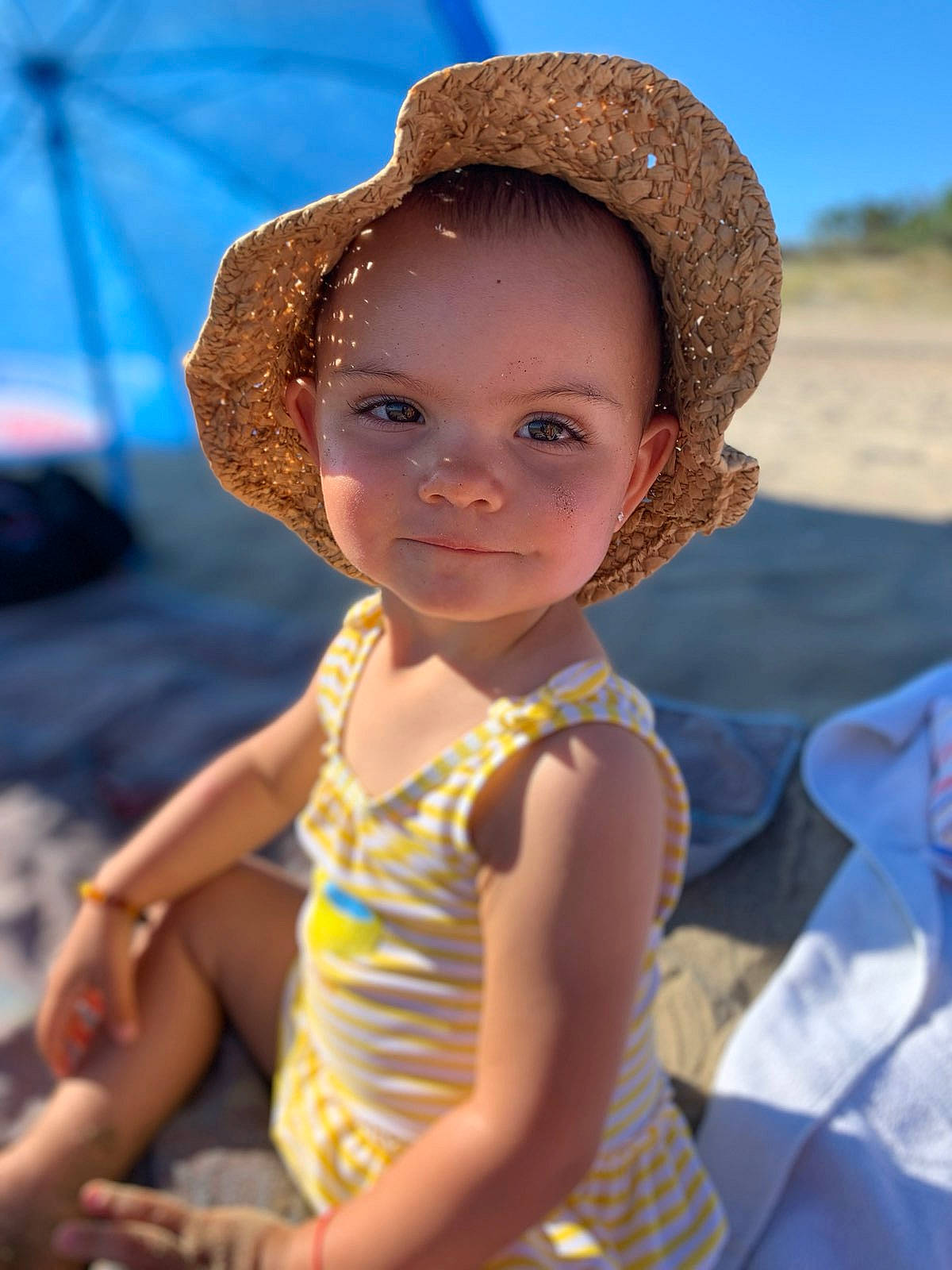 Lyla a rejoint le concours — aidez-le/la à gagner de superbes lots ! azure, blue, body_of_water, chin, cool, facial_expression, fun, hairstyle, happy, hat, human, leisure, lip, people_in_nature, person, photograph, skin, smile, sun_hat, sunlight