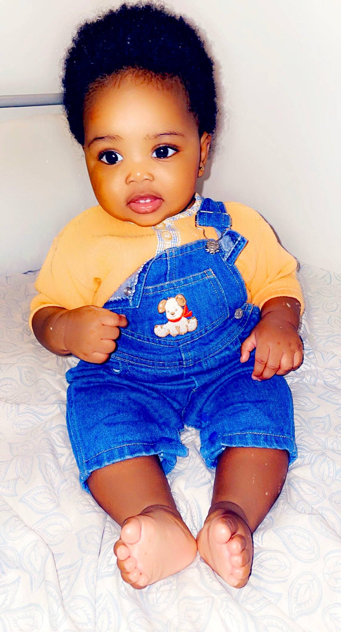 Mariam participe au concours pour gagner de l'argent avec cette photo : baby_toddler_clothing, blue, cheek, chest, child, chin, eye, eyelash, face, finger, head, iris, joint, nose, organ, person, skin, sleeve, t_shirt, toddler