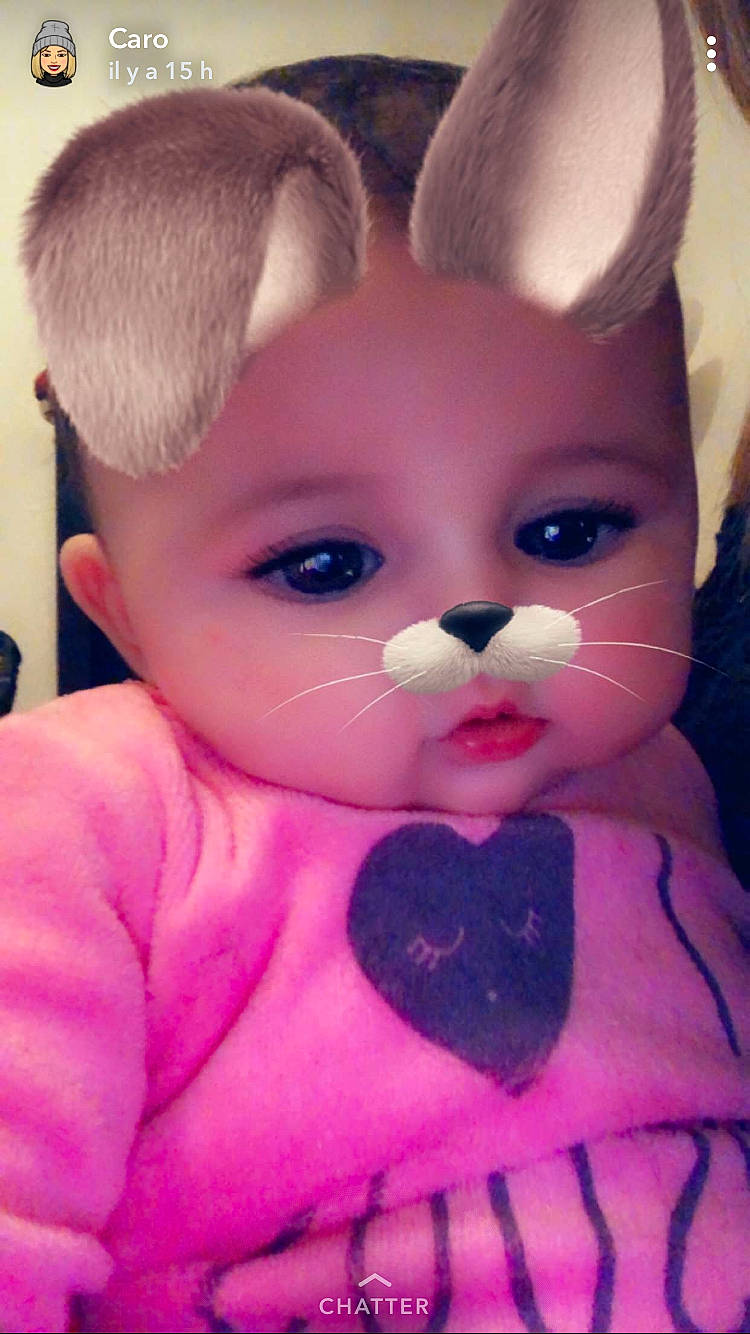 Noëlya participe au concours pour gagner de l'argent avec cette photo : cat, cat_like_mammal, cheek, child, doll, ear, eye, face, head, infant, iris, kitten, lip, person, pink, purple, skin, small_to_medium_sized_cats, snout, toy