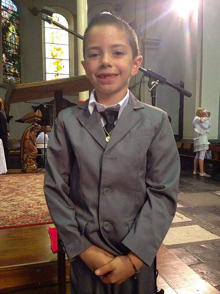 Malone participe au concours pour gagner de l'argent avec cette photo : formal_wear, gentleman, joy, outerwear, person, suit