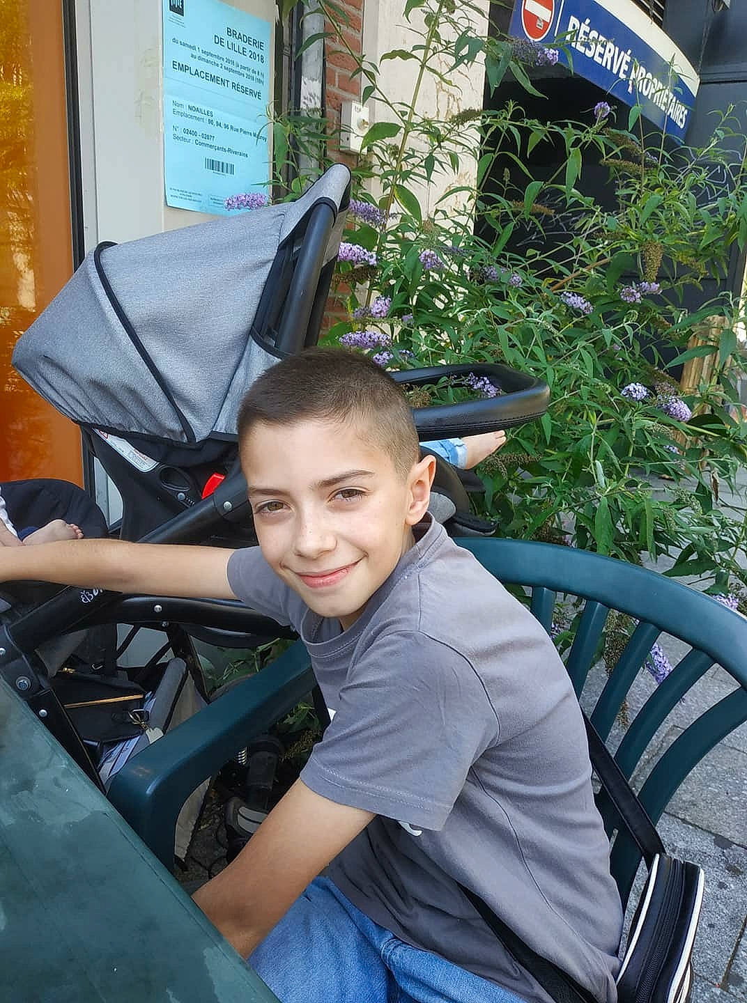 Malone participe au concours pour gagner de l'argent avec cette photo : automotive_window_part, joy, person