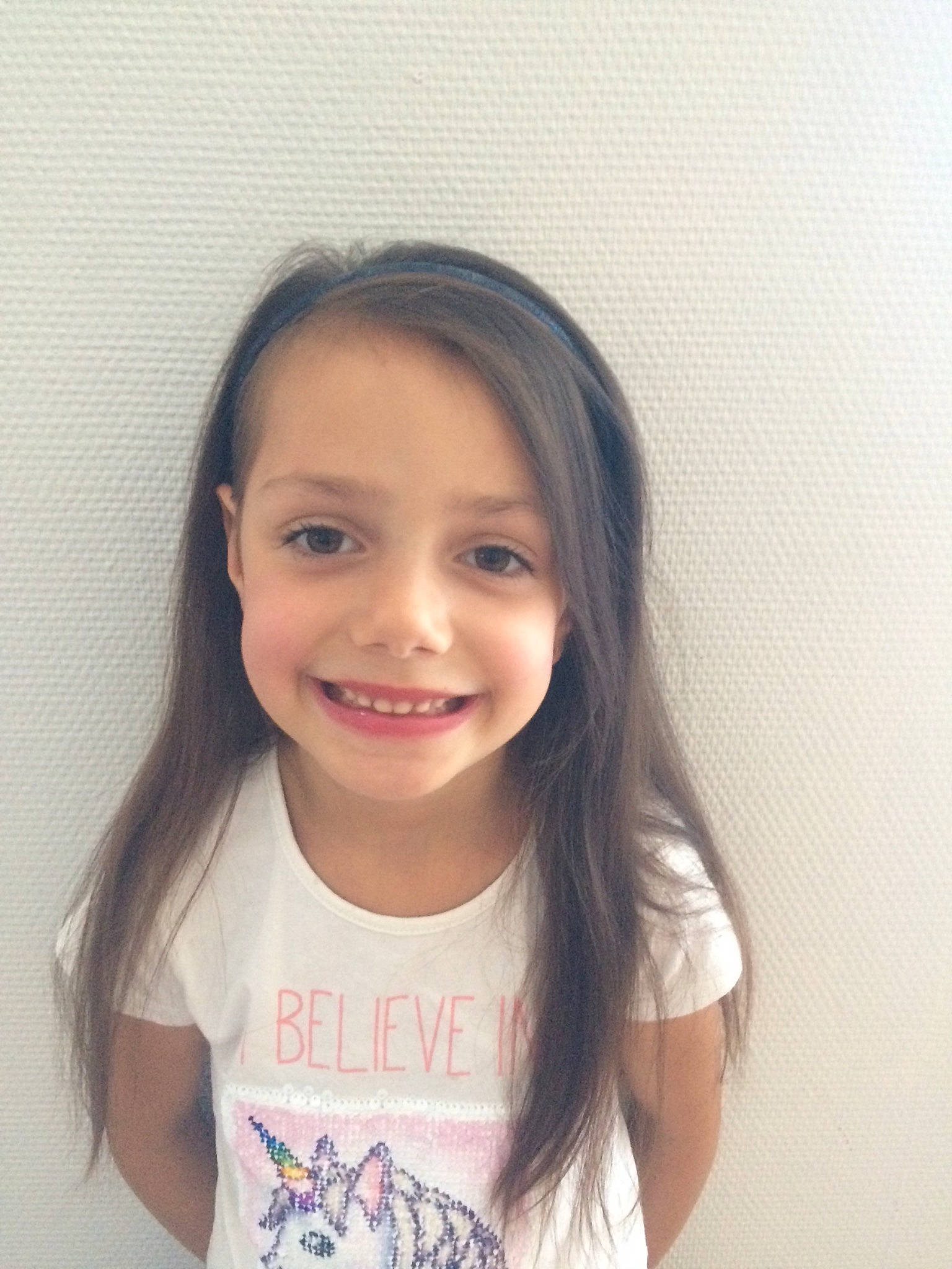 Louna a rejoint le concours — aidez-le/la à gagner de superbes lots ! beauty, cheek, child, chin, eye, eyebrow, face, facial_expression, forehead, hair, hairstyle, head, joy, lip, long_hair, nose, people, person, skin, smile