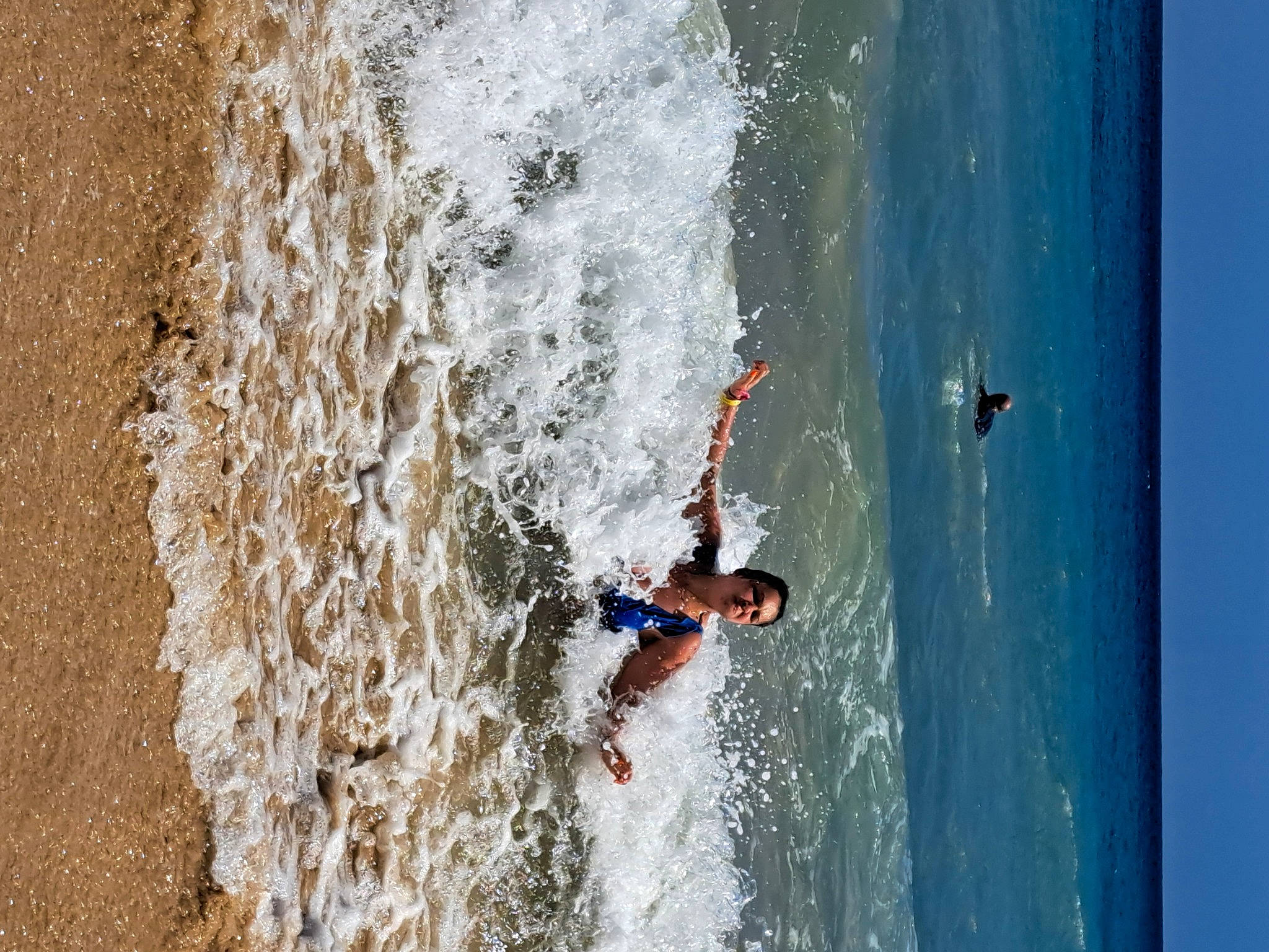 Jennifer participe au concours pour gagner de l'argent avec cette photo : adventure, azure, beach, boat, boats_and_boating_equipment_and_supplies, electric_blue, fluid, fun, lake, leisure, liquid, ocean, person, recreation, sky, sports, water, wave, wind, wind_wave