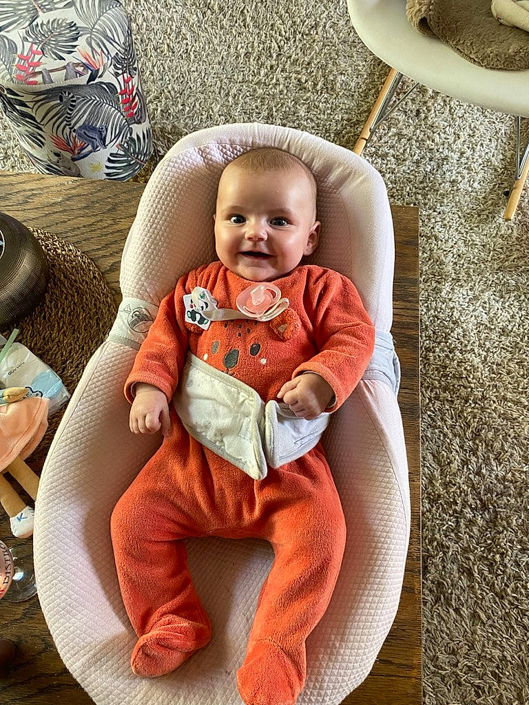 Sharlie participe au concours pour gagner de l'argent avec cette photo : baby, baby_toddler_clothing, chair, child, comfort, eye, face, fun, happy, head, joy, lap, leg, mouth, person, play, product, sitting, sleeve, smile