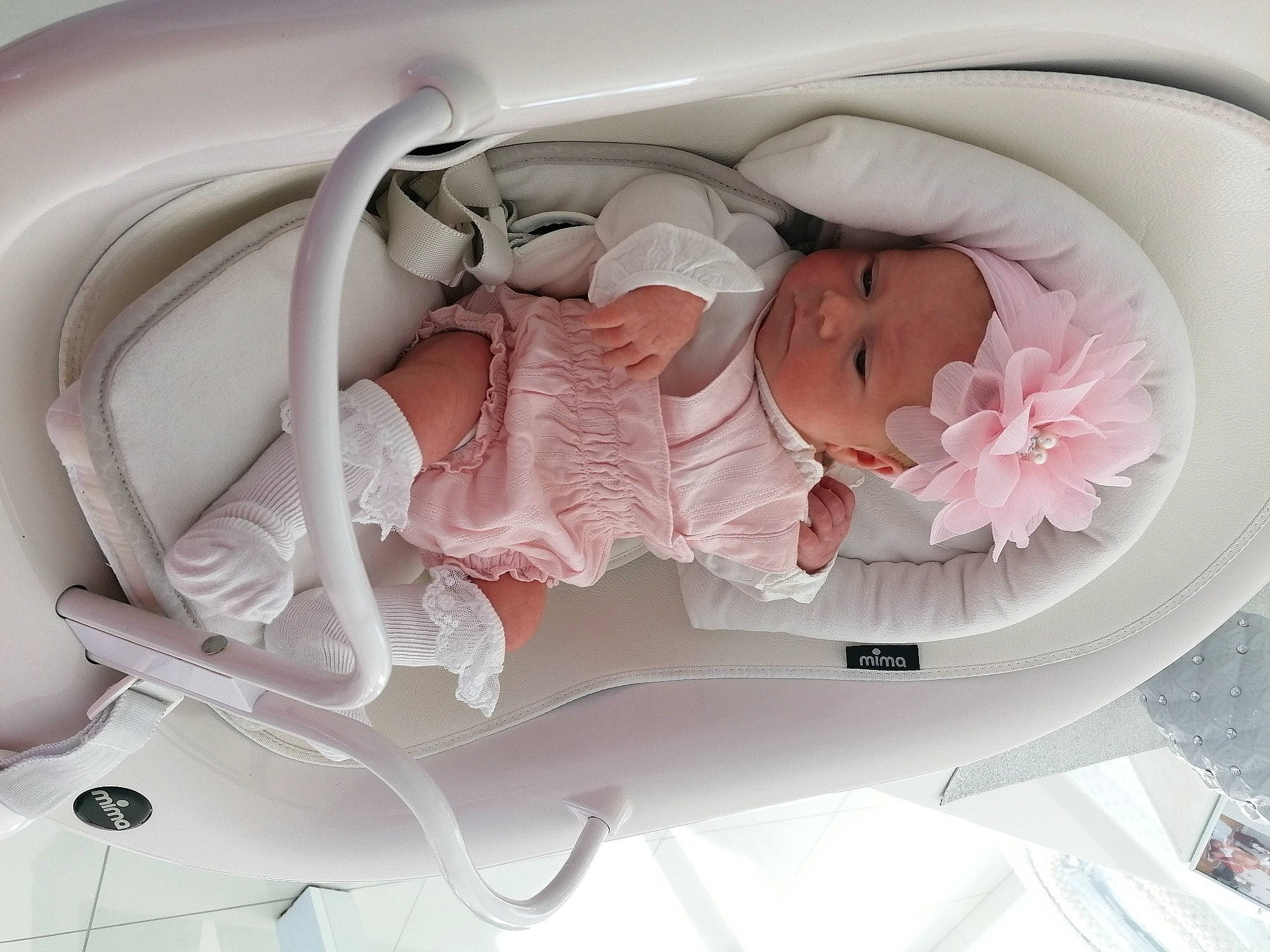 Saona participe au concours pour gagner de l'argent avec cette photo : baby, baby_products, baby_sleeping, birth, child, comfort, cradle, headwear, infant_bed, person, pink, product, sleep
