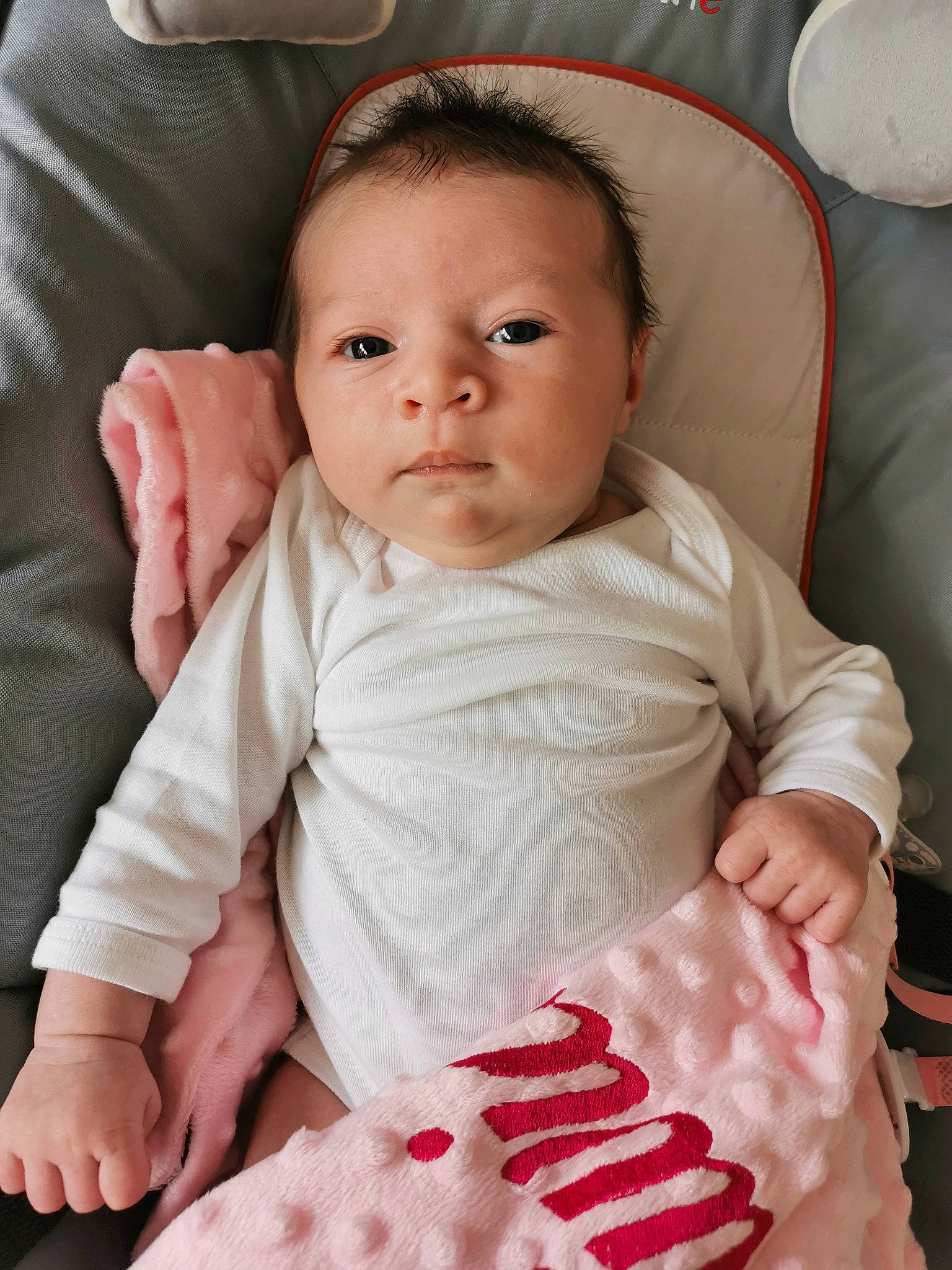 Olivia participe au concours pour gagner de l'argent avec cette photo : arm, baby, baby_toddler_clothing, cheek, chin, comfort, eye, face, hair, hand, head, lip, mouth, neck, nose, organ, person, skin, sleeve, textile