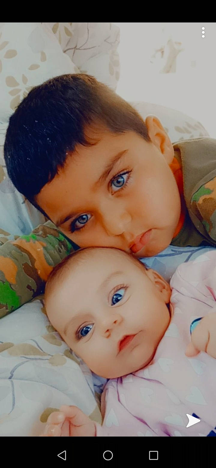 Mariana participe au concours pour gagner de l'argent avec cette photo : baby_toddler_clothing, beauty, cheek, chin, eye, eyebrow, eyelash, face, facial_expression, finger, forehead, happy, human, iris, lip, nose, organ, person, skin, textile