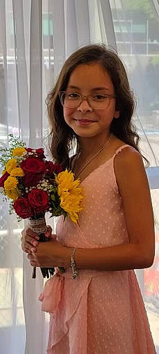 Gabriella is registered to the contest to win money with this photo: beauty, bouquet, cut_flowers, event, floral_design, floristry, flower, flower_arranging, formal_wear, hair, happy, hybrid_tea_rose, joy, person, petal, plant, rose, rose_family, rose_order, smile