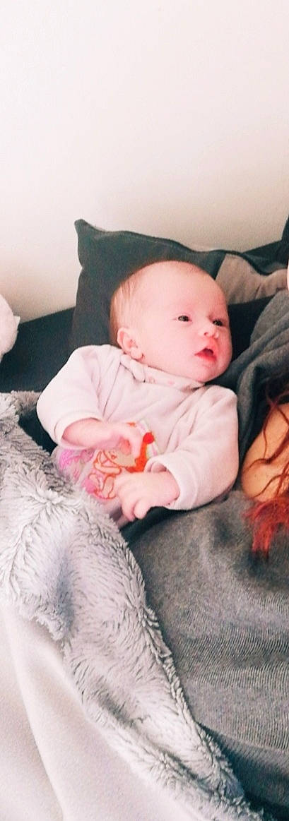 éléana a rejoint le concours — aidez-le/la à gagner de superbes lots ! baby, baby_toddler_clothing, cheek, child, comfort, ear, fur, linens, nose, person, pink, skin, stuffed_toy, toddler