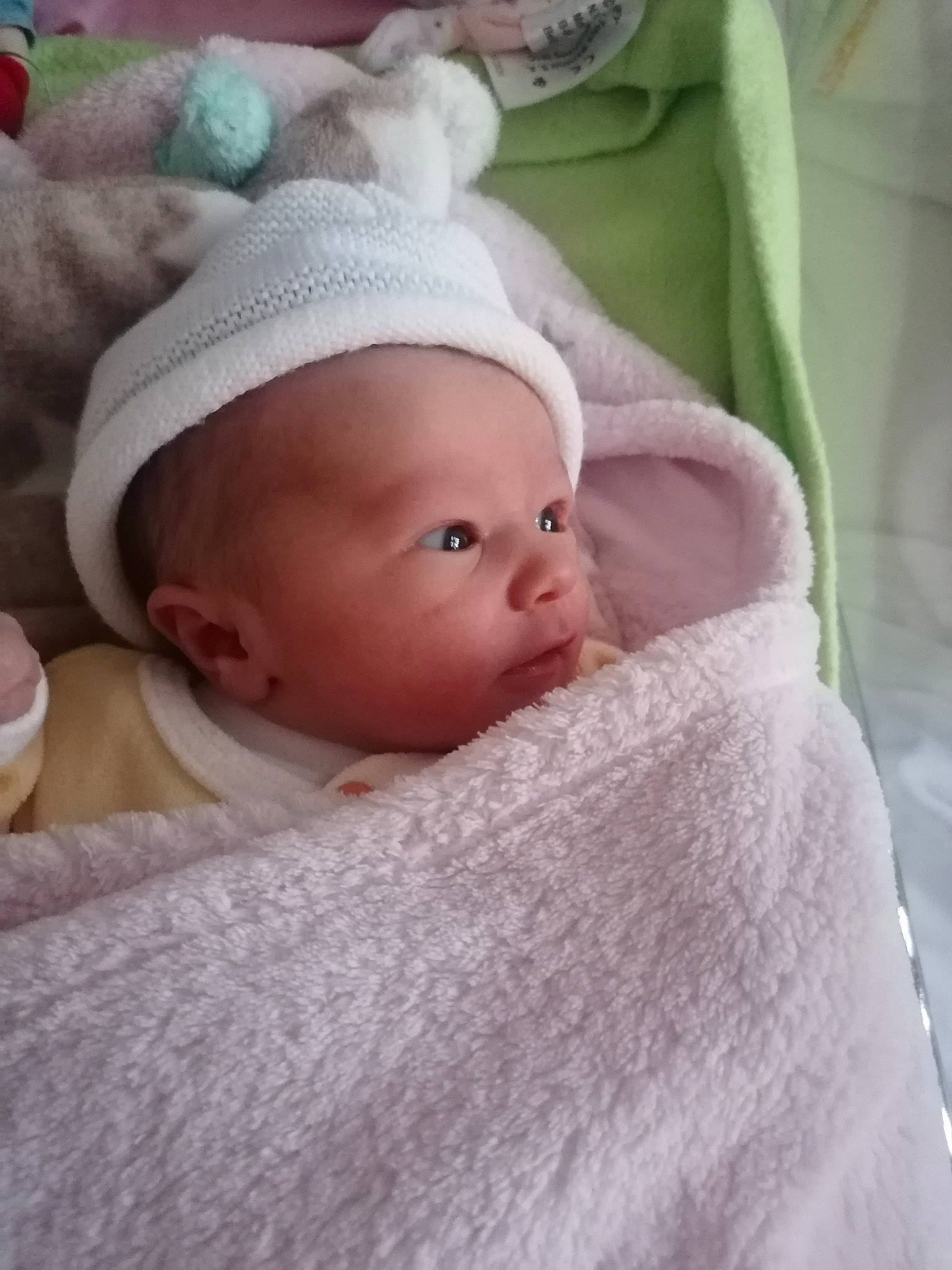 éléana participe au concours pour gagner de l'argent avec cette photo : baby, baby_products, baby_sleeping, baby_toddler_clothing, beanie, bonnet, cheek, child, comfort, costume_accessory, headgear, linens, nose, peach, person, pink, plush, product, skin, textile