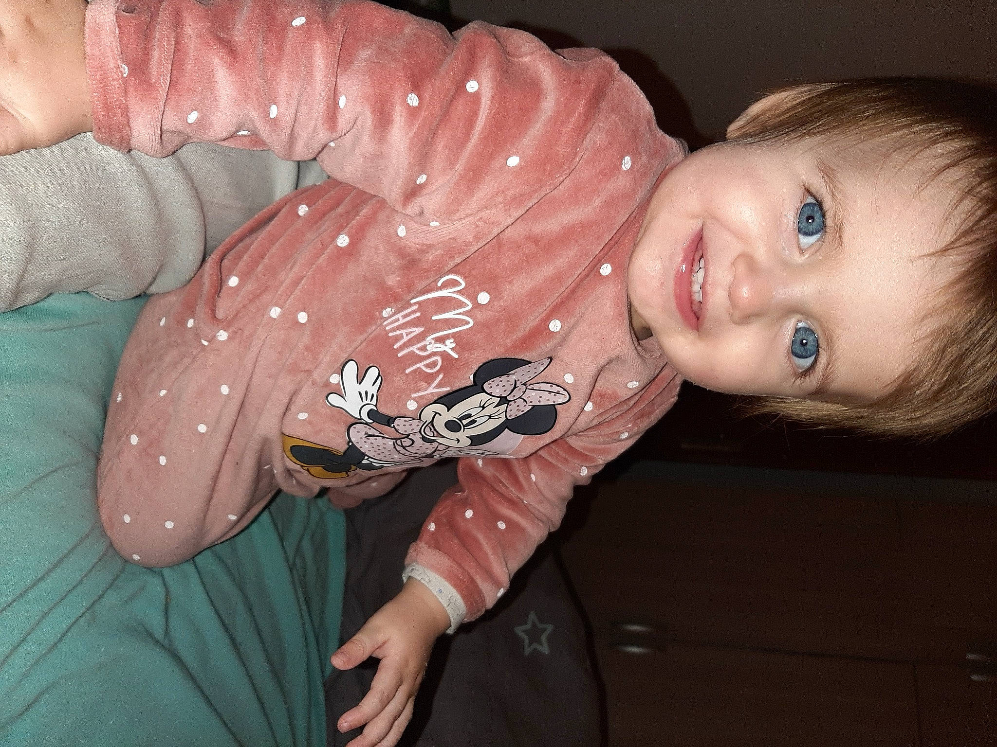 Kataleyäh participe au concours pour gagner de l'argent avec cette photo : baby, baby_toddler_clothing, cheek, child, cool, eyebrow, eyelash, facial_expression, finger, iris, joint, joy, laugh, lip, mouth, nail, organ, person, skin, thumb