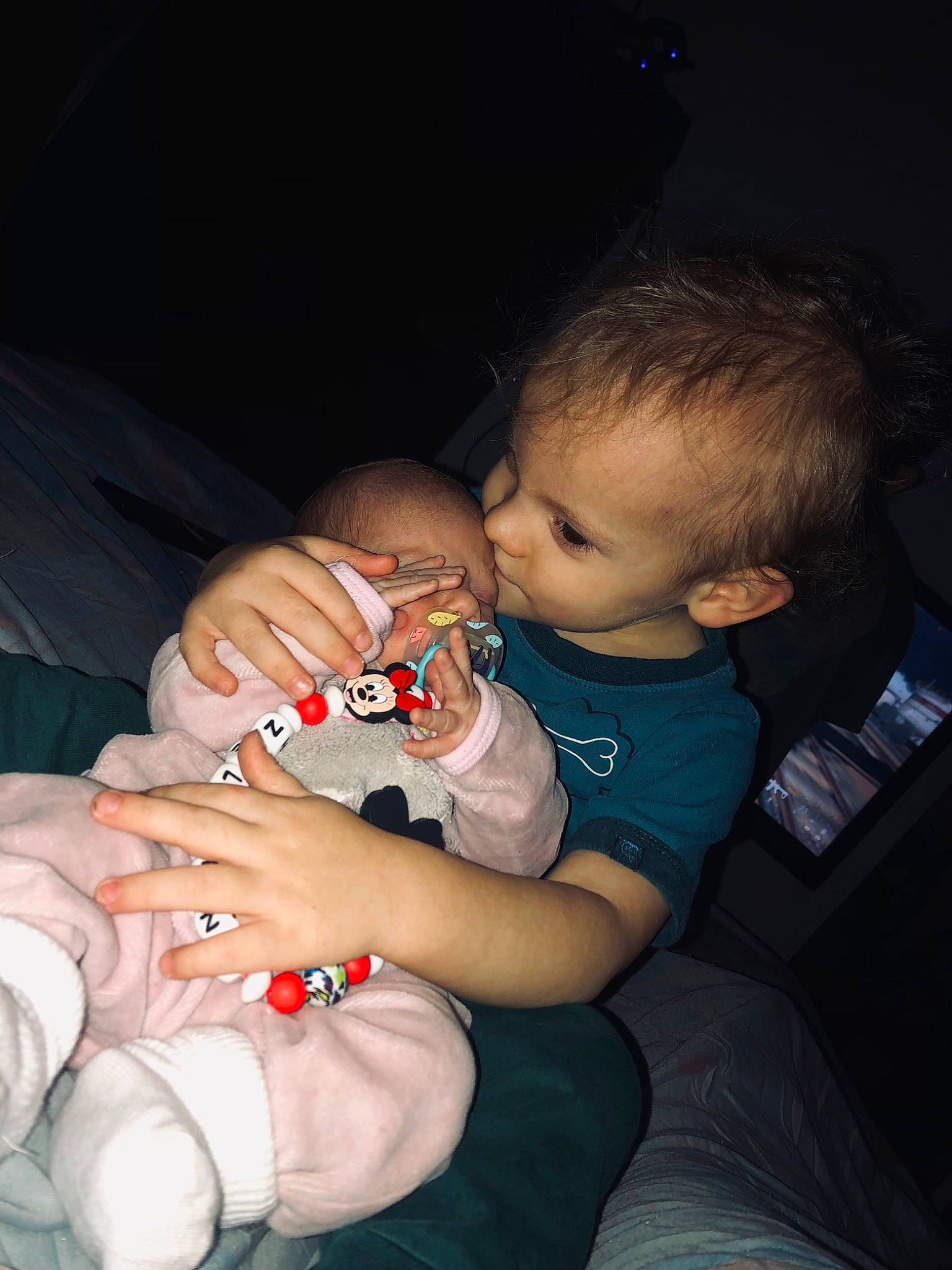 Zélyo participe au concours pour gagner de l'argent avec cette photo : baby, baby_toddler_clothing, cheek, child, comfort, eye, finger, flash_photography, fun, gesture, head, lap, leg, mouth, nail, nose, person, skin, thumb, toddler