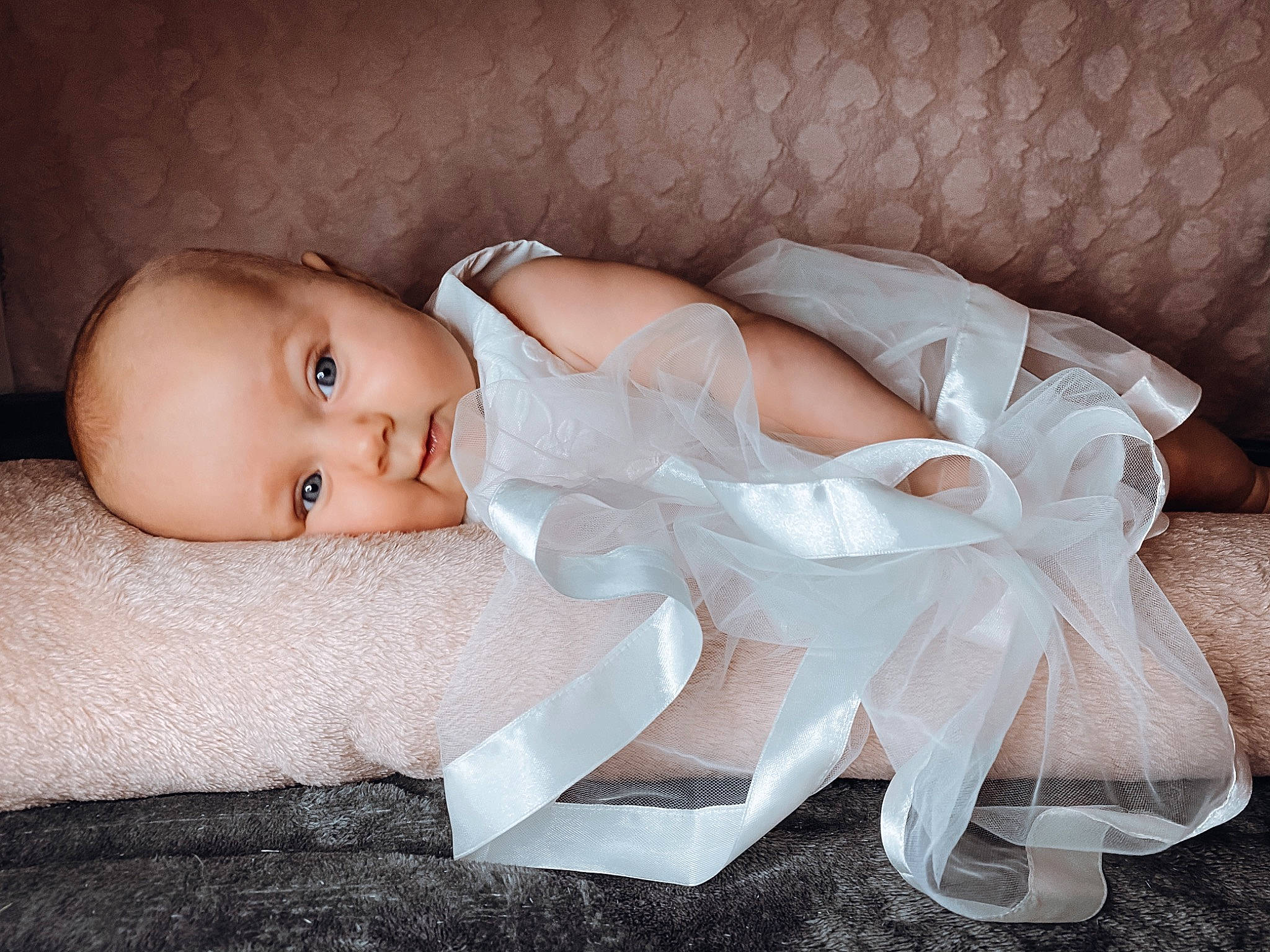 Kamélia participe au concours pour gagner de l'argent avec cette photo : baby, baby_products, baby_sleeping, baby_toddler_clothing, beauty, cheek, child, face, footwear, hand, head, lip, mouth, nose, person, photography, pink, product, shoe, skin
