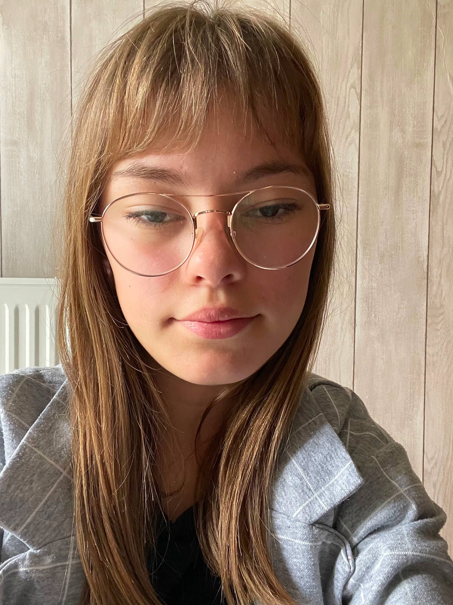 Armani participe au concours pour gagner de l'argent avec cette photo : bangs, black_hair, cheek, eye, eyebrow, eyelash, eyewear, flash_photography, forehead, glasses, head, iris, jaw, layered_hair, lip, nose, person, skin, sleeve, vision_care