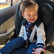 Hugo participe au concours pour gagner de l'argent avec cette photo : car_interior, car_seat, child, clothing, cute, face, hair, hand, indoor, jacket, pants, portrait, safety, seat, seat_belt, smile, sock, sunlight, toddler, window