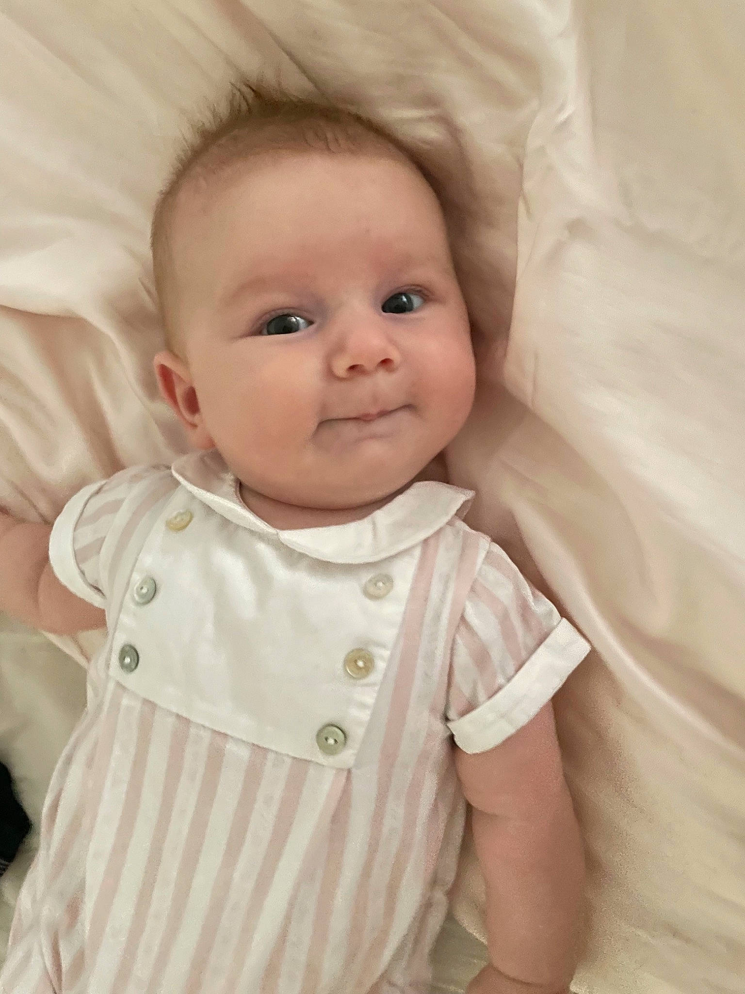 Amélie a rejoint le concours — aidez-le/la à gagner de superbes lots ! baby, baby_toddler_clothing, cheek, chin, collar, comfort, eye, eyebrow, face, facial_expression, head, iris, lip, neck, nose, outerwear, person, pink, skin, sleeve