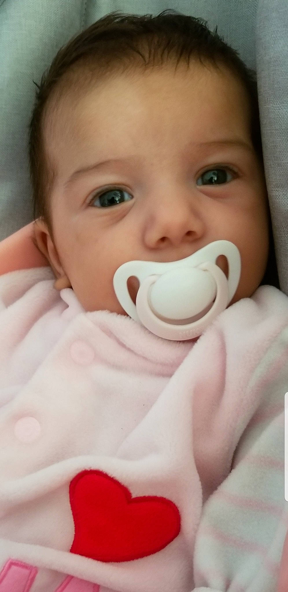 Louna a rejoint le concours — aidez-le/la à gagner de superbes lots ! baby, baby_toddler_clothing, carmine, cheek, child, chin, comfort, drinkware, ear, eyelash, finger, happy, lip, mouth, nail, nose, person, skin, strawberries, toddler