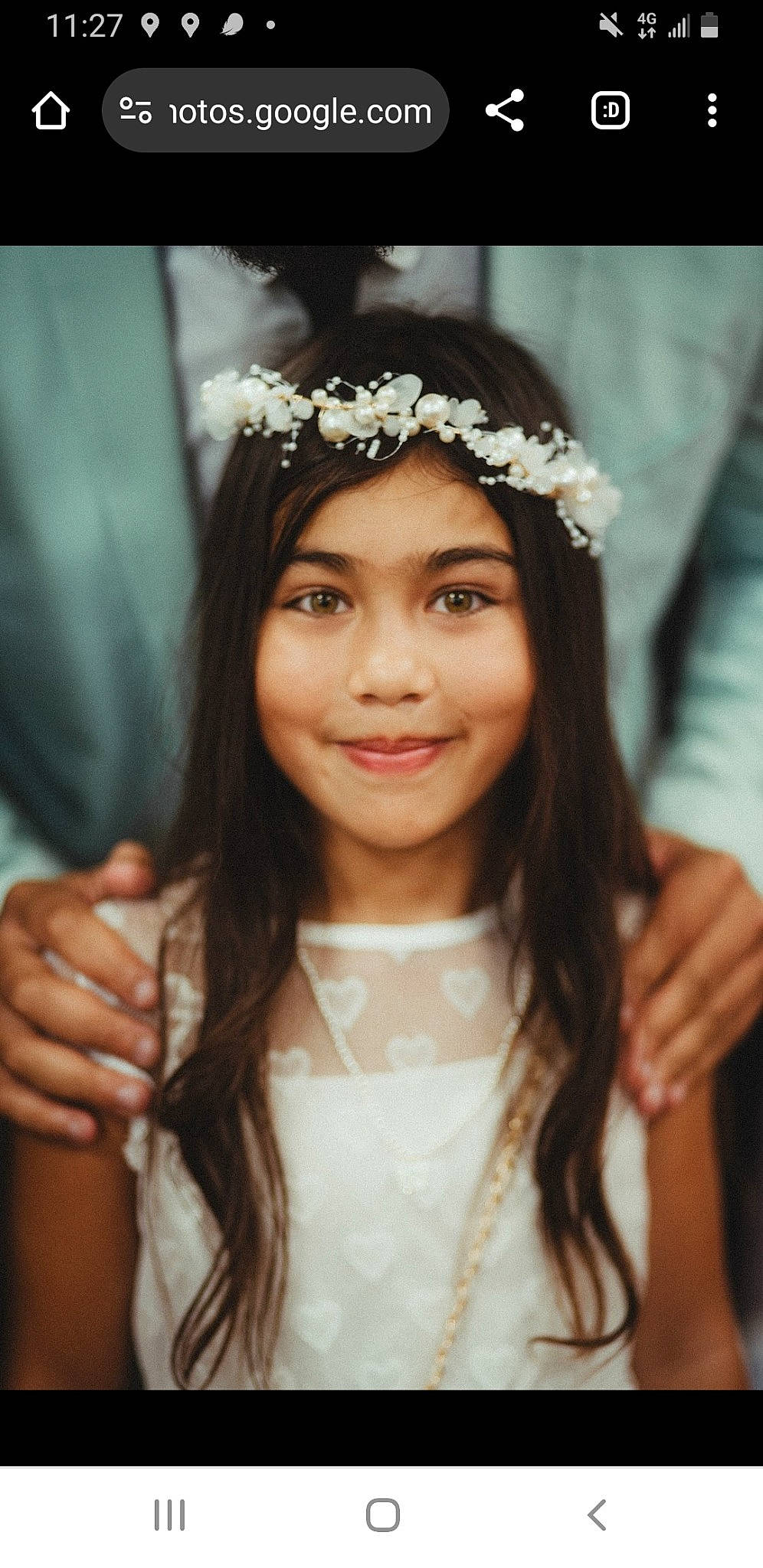 Jade participe au concours pour gagner de l'argent avec cette photo : black_hair, bridal_accessory, bride, embellishment, eyebrow, eyelash, fashion, flash_photography, flower, gesture, gown, hair, hairstyle, happy, headgear, headpiece, headwear, joy, makeover, person