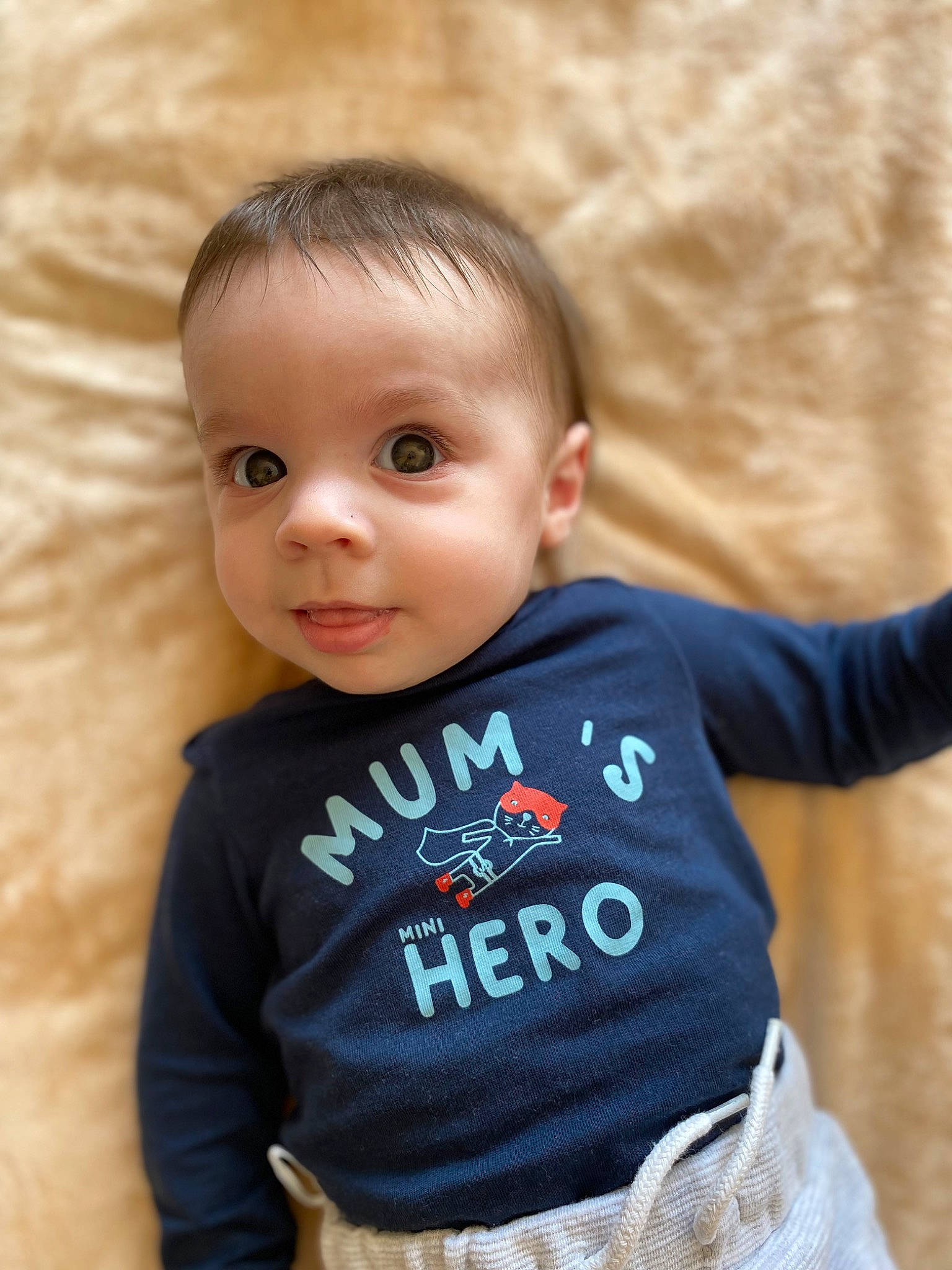 Hugo participe au concours pour gagner de l'argent avec cette photo : baby, baby_toddler_clothing, cheek, face, facial_expression, hairstyle, happy, iris, mammal, neck, nose, outerwear, person, product, skin, sleeve, smile, standing, textile, vertebrate