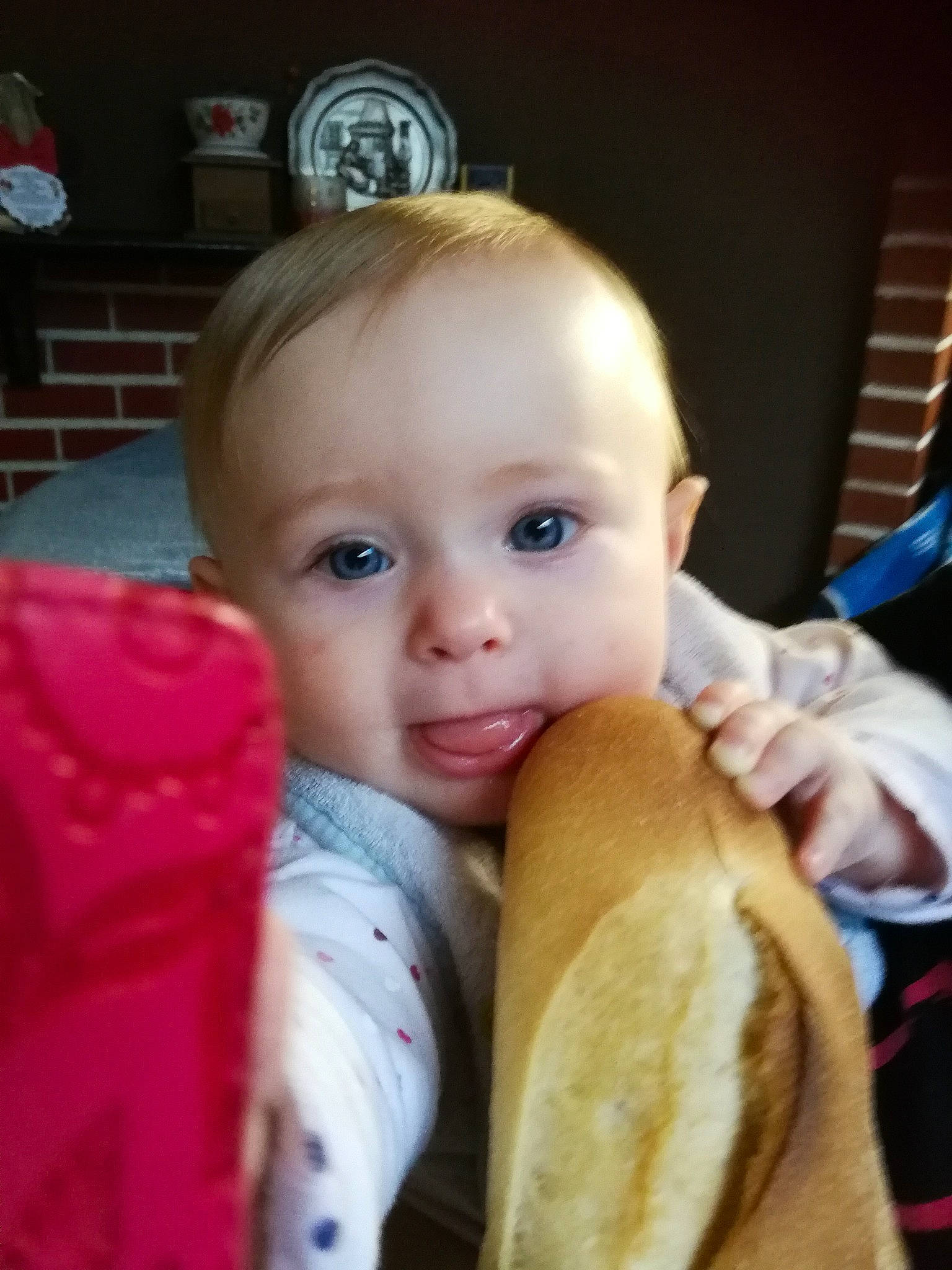 Joëline participe au concours pour gagner de l'argent avec cette photo : cheek, child, day, ear, eating, fun, girl, head, human_hair_color, infant, iris, person, product, skin, toddler