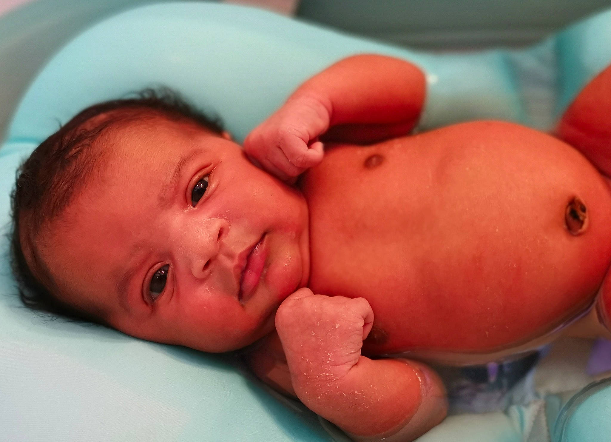 Kailya participe au concours pour gagner de l'argent avec cette photo : baby, cheek, chest, eye, eyebrow, finger, fluid, gesture, head, human_body, iris, lip, mouth, neck, nose, person, skin, smile, stomach, thumb