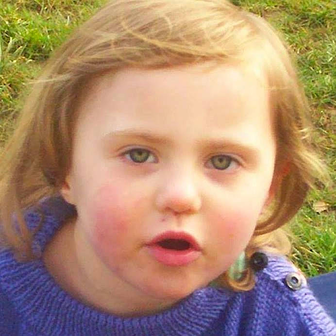 Emma Mangin a rejoint le concours — aidez-le/la à gagner de superbes lots ! blond, brown_hair, cheek, child, chin, close_up, eye, eyebrow, face, facial_expression, forehead, hair, hairstyle, head, iris, lip, nose, person, portrait, skin