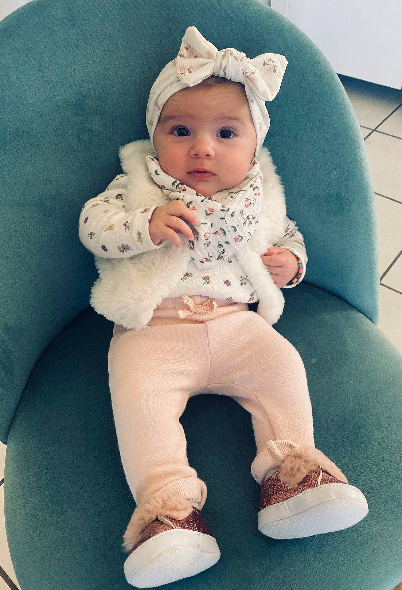 Talia participe au concours pour gagner de l'argent avec cette photo : arm, baby, baby_products, baby_toddler_clothing, chair, cheek, child, comfort, doll, figurine, foot, headwear, knee, person, portrait_photography, shoe, sitting, sleeve, sock, toddler