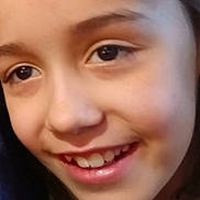 Jena participe au concours pour gagner de l'argent avec cette photo : child, girl, smiling, face, close_up, portrait, happy, young, hair, eyes, skin, person, clothing, pattern, floral, indoors, cute, expression, childhood, joyful