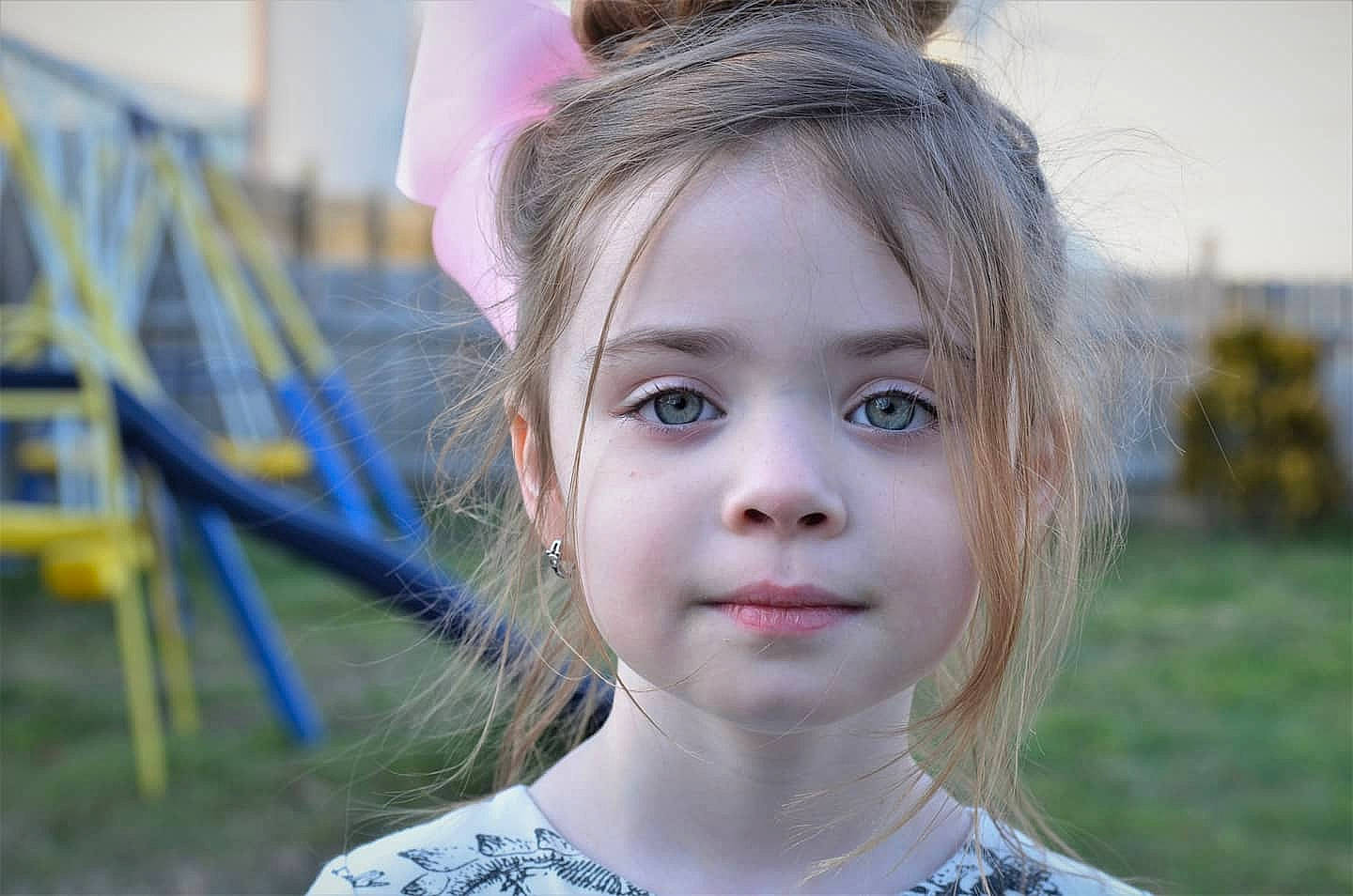 Astrid is registered to the contest to win money with this photo: chin, cool, daytime, eye, eyelash, face, flash_photography, grass, hair, hairstyle, happy, head, iris, lip, people, people_in_nature, person, shoulder, skin, summer