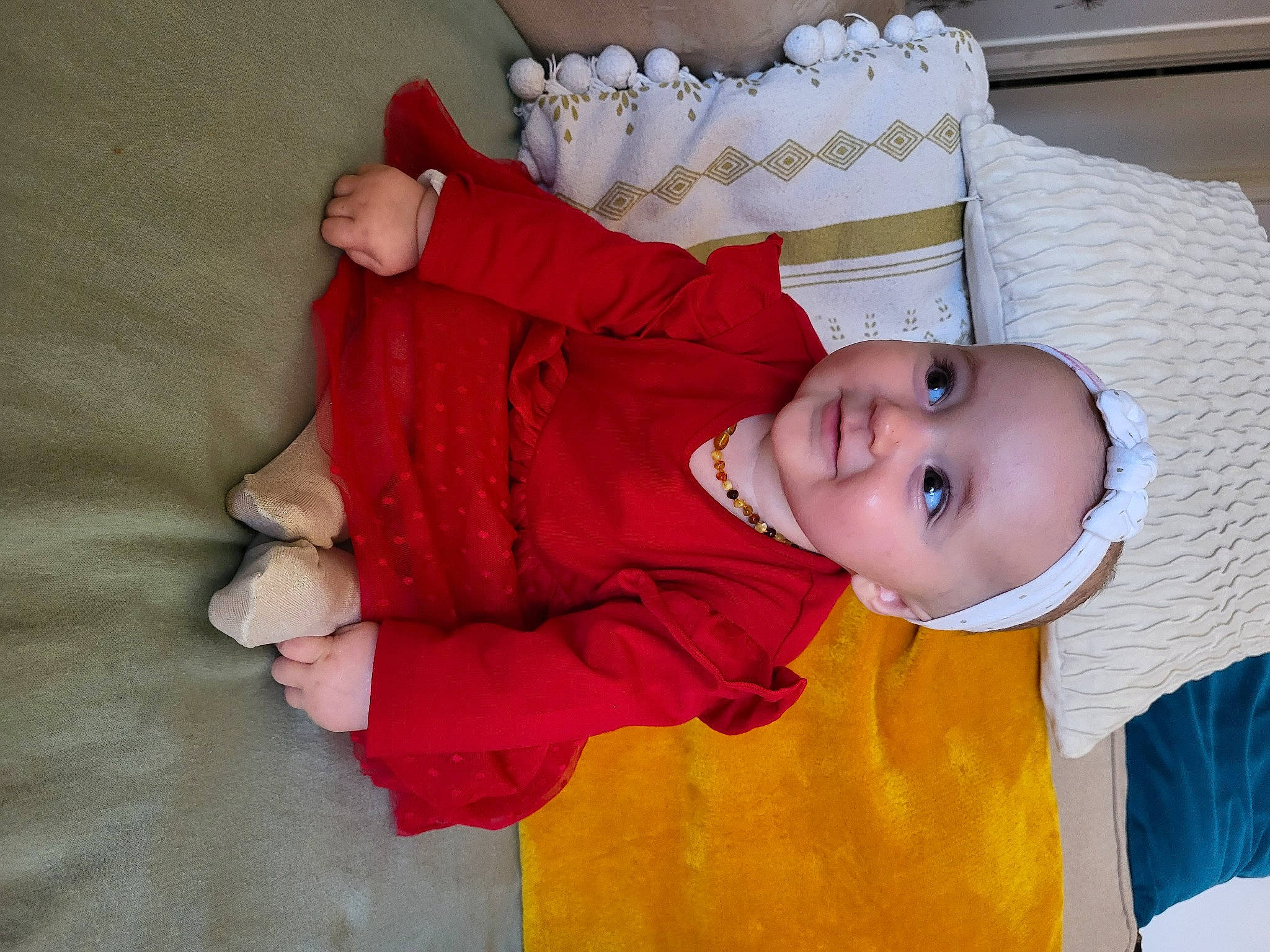 Lilyrose participe au concours pour gagner de l'argent avec cette photo : baby, baby_laughing, baby_products, baby_toddler_clothing, child, comfort, facial_expression, flooring, hat, head, human_body, joy, mouth, nose, pattern, person, room, sleeve, smile, standing