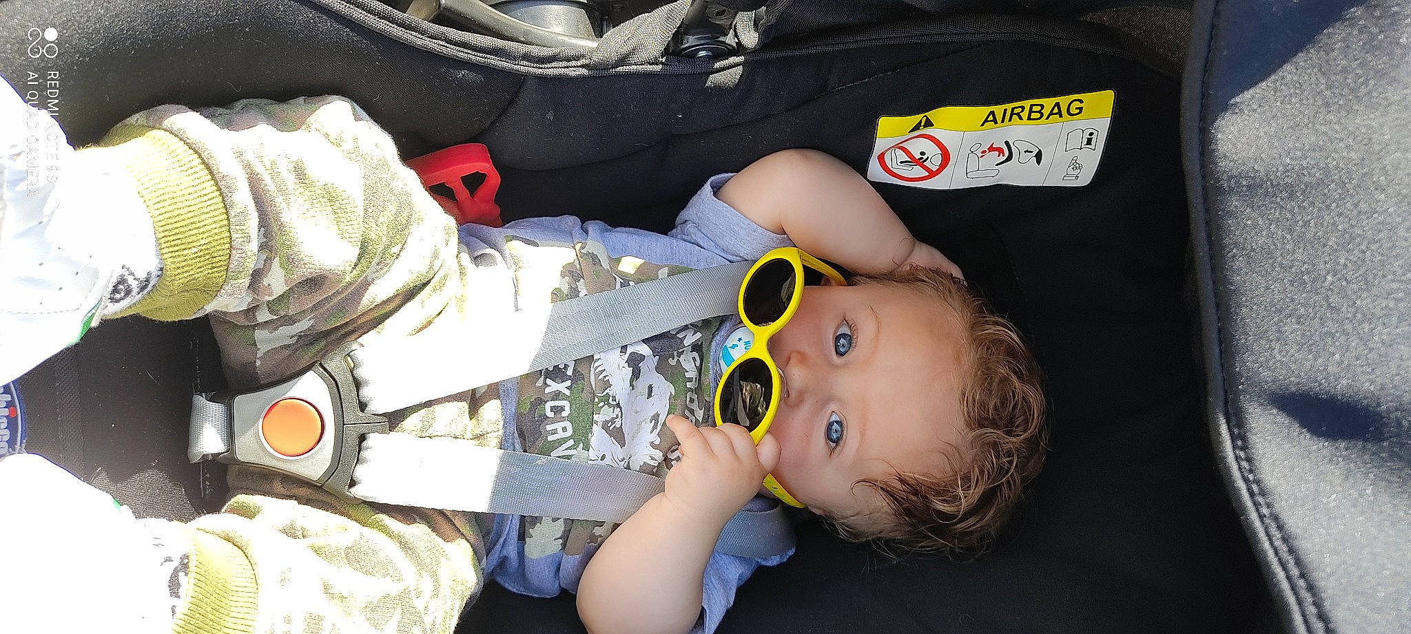 Aëden a rejoint le concours — aidez-le/la à gagner de superbes lots ! baby, baby_products, baby_toddler_clothing, carmine, child, comfort, eyewear, fun, glasses, goggles, hat, nail, outdoor_shoe, pattern, person, personal_protective_equipment, plastic, sunglasses, toddler, walking_shoe