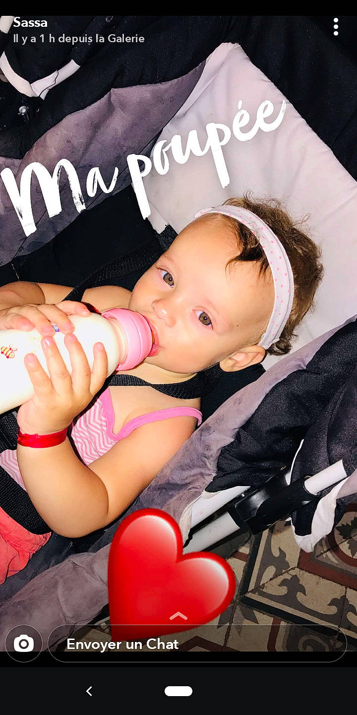 Alyonnah participe au concours pour gagner de l'argent avec cette photo : baby, baby_products, black_hair, cheek, child, finger, person, photo_caption, photography, pink, product, thumb, toddler