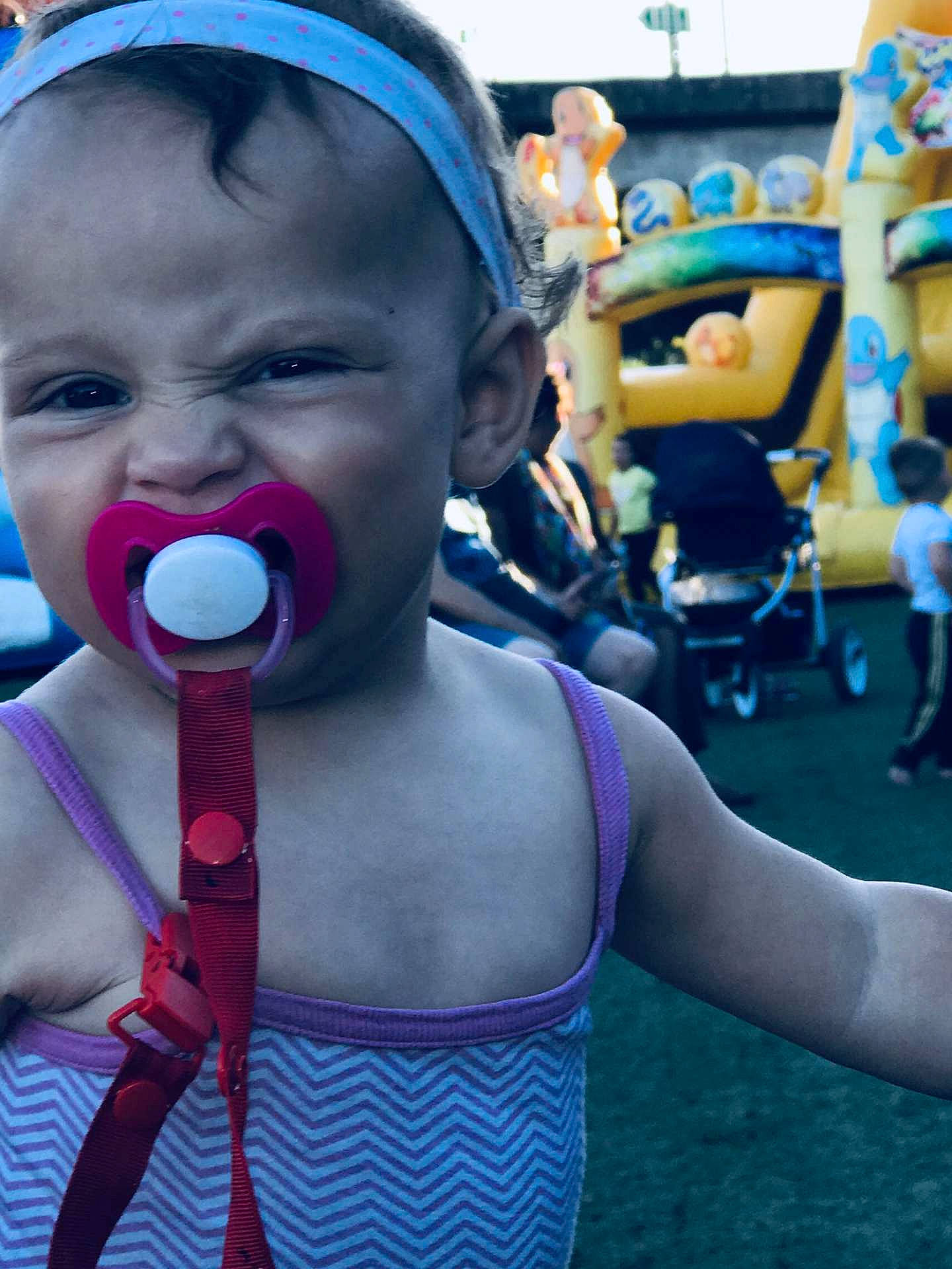 Alyonnah participe au concours pour gagner de l'argent avec cette photo : blurred, child, face, fun, head, mouth, nose, person, photography, play, purple, smile, toddler, tongue, vacation