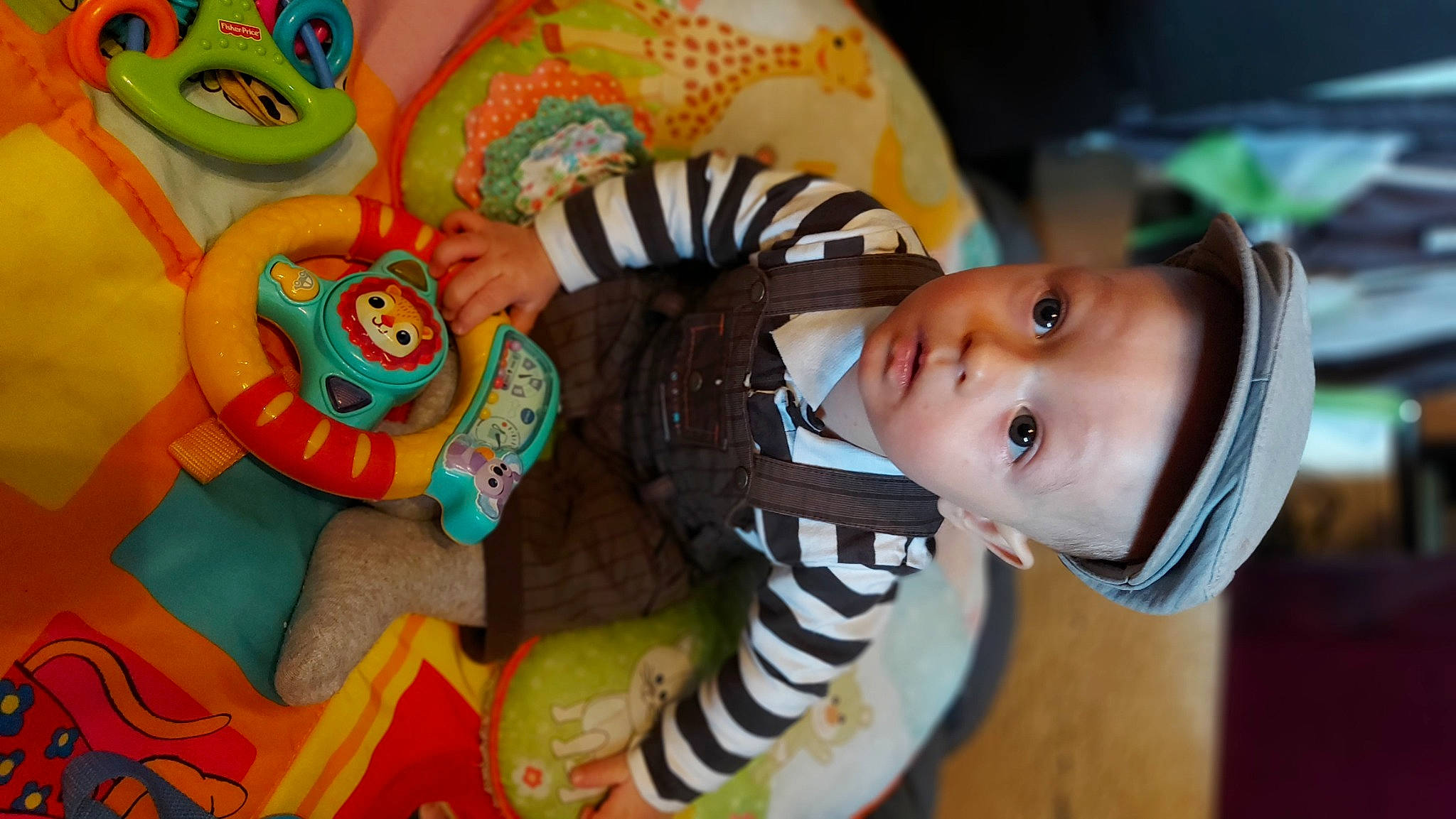 Kélyo a rejoint le concours — aidez-le/la à gagner de superbes lots ! baby, baby_products, baby_toys, cheek, child, event, fun, happy, holiday, leisure, person, play, recreation, room, sitting, stuffed_toy, surprise, sweetness, toddler, toy