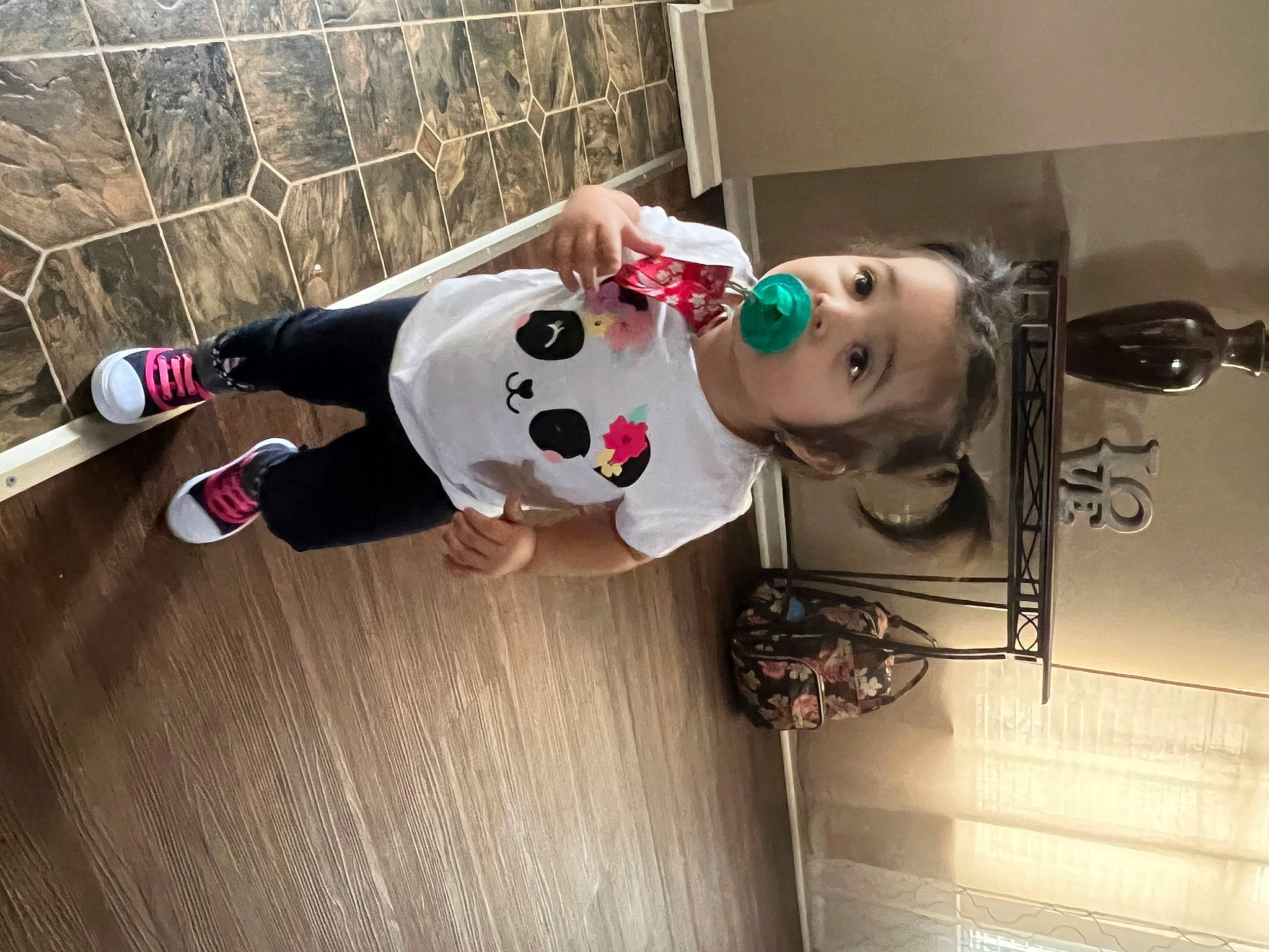 Analía is registered to the contest to win money with this photo: art, carmine, child, cool, costume, eyewear, flooring, fun, hardwood, head, headgear, pattern, person, room, shoe, street_fashion, stuffed_toy, sunglasses, toddler, toy