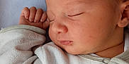 Hélios participe au concours pour gagner de l'argent avec cette photo : baby, blanket, child, closeup, cozy, cute, face, hand, head, indoors, infant, newborn, pacifier, pajamas, peaceful, portrait, rest, skin, sleeping, soft