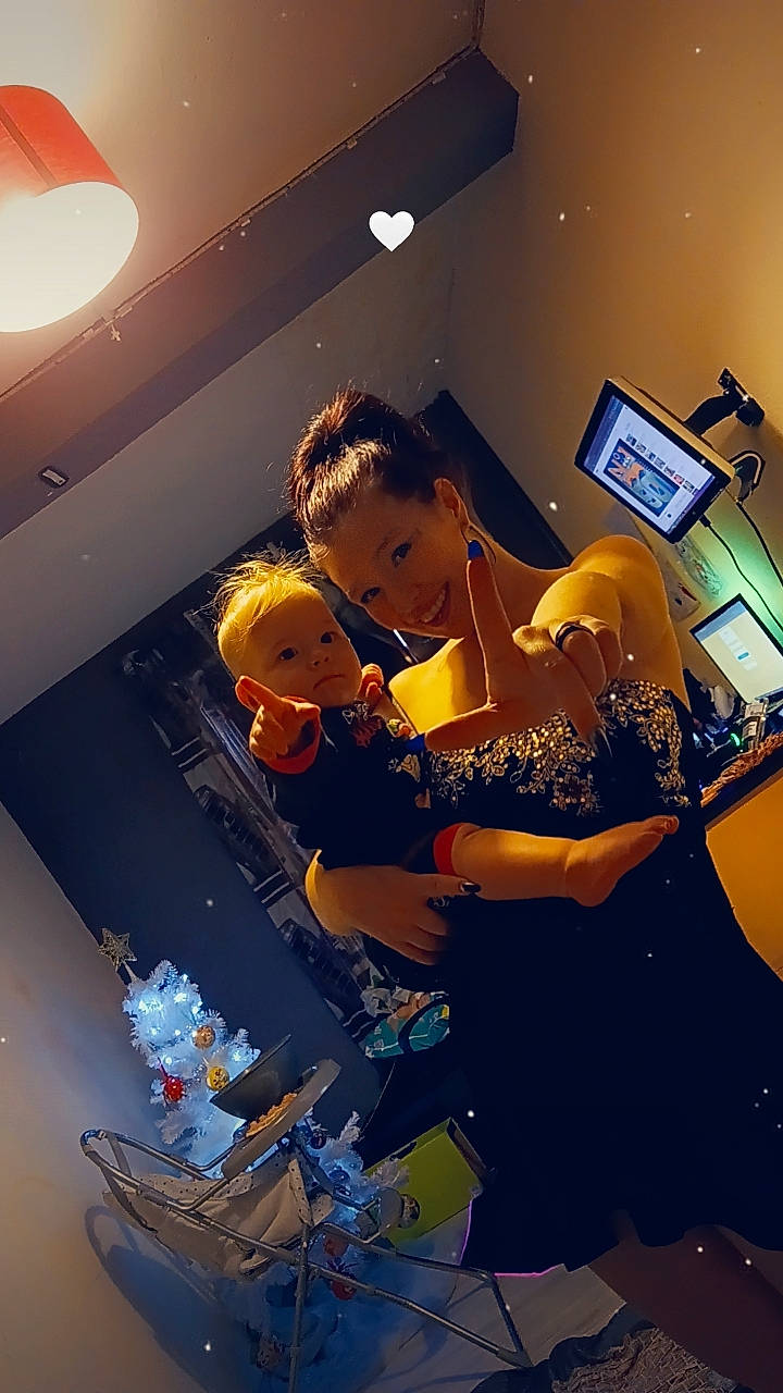 Nathaël participe au concours pour gagner de l'argent avec cette photo : advertising, animation, art, ceiling, display_device, event, flooring, fun, graphic_design, graphics, illustration, joy, leisure, person, room, space, t_shirt, television, visual_arts