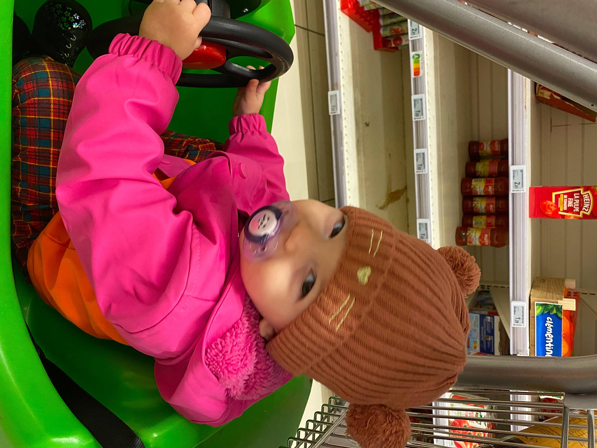 Valentina a rejoint le concours — aidez-le/la à gagner de superbes lots ! animation, bookcase, child, event, fun, happy, hat, headwear, leisure, magenta, person, play, recreation, retail, room, shelf, shelving, toddler, toy