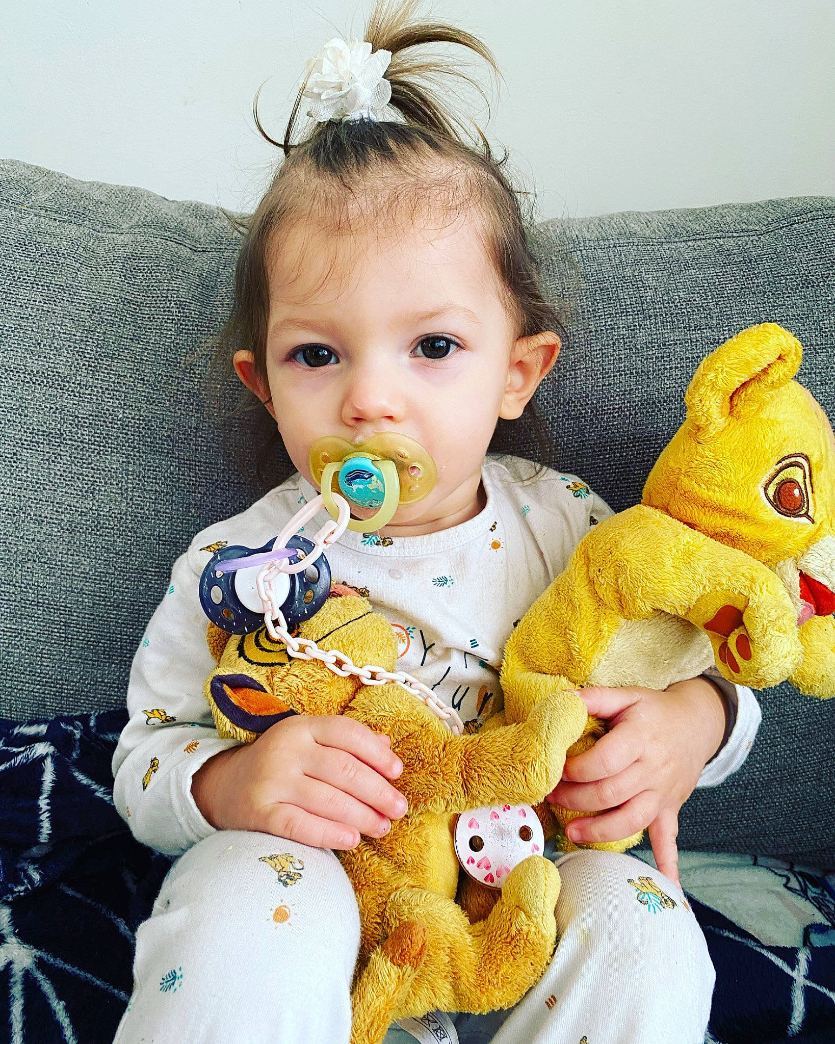 Valentina a rejoint le concours — aidez-le/la à gagner de superbes lots ! arm, baby, baby_products, baby_toddler_clothing, cheek, child, comfort, couch, ear, happy, head, human_body, iris, person, product, sitting, skin, sleeve, stuffed_toy, toddler