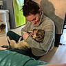 Jumper a rejoint le concours — aidez-le/la à gagner de superbes lots ! arm, carnivore, cat, comfort, companion_dog, felidae, human, nap, sitting, small_to_medium_sized_cats
