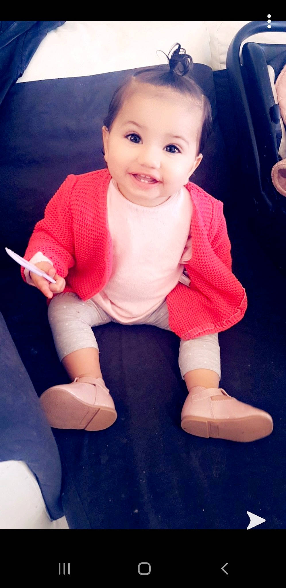 Chahinez a rejoint le concours — aidez-le/la à gagner de superbes lots ! baby, beauty, cheek, child, child_model, daughter, face, head, joy, leg, lip, person, pink, sitting, skin, sleeve, smile, toddler